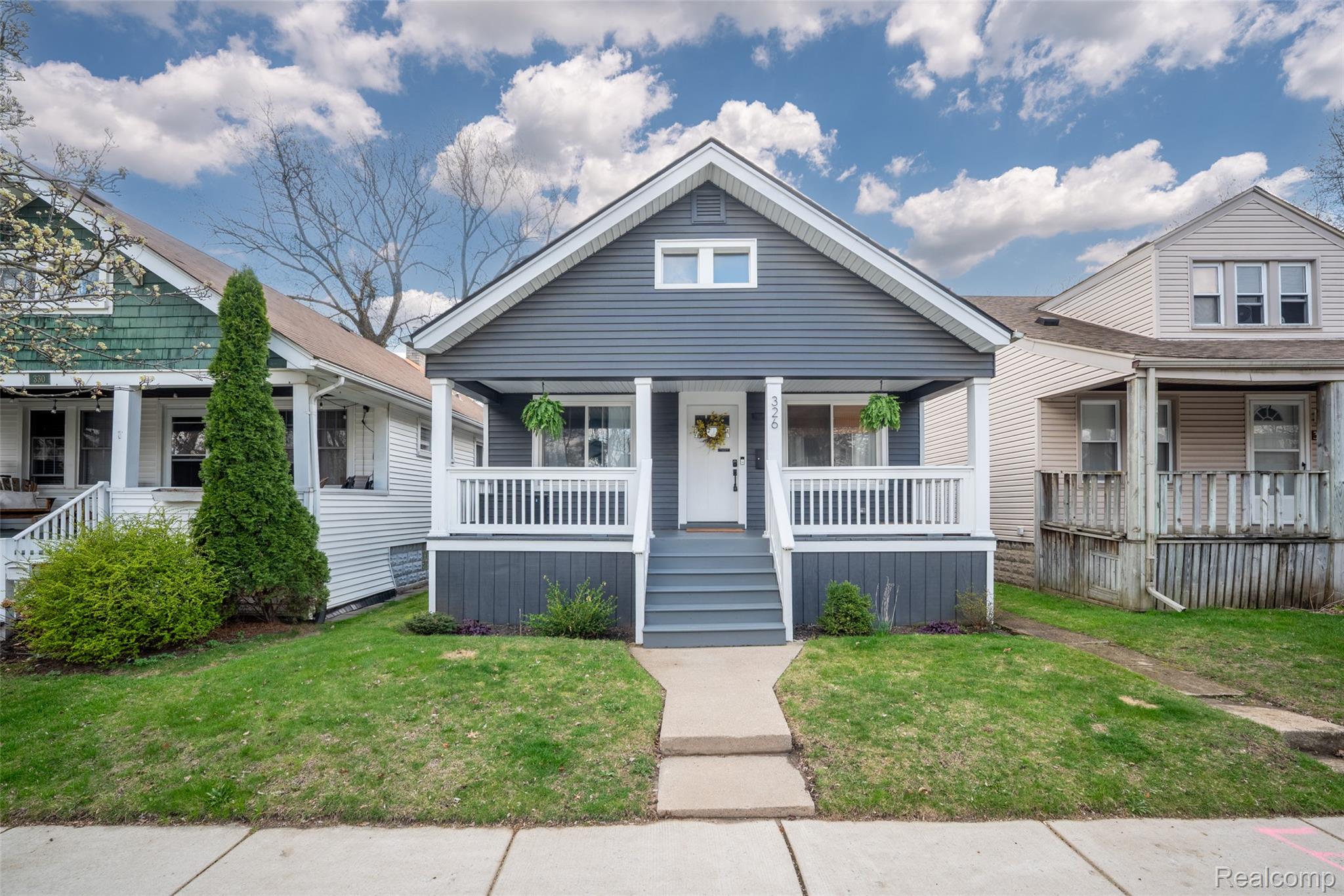 326 E Cambourne Street