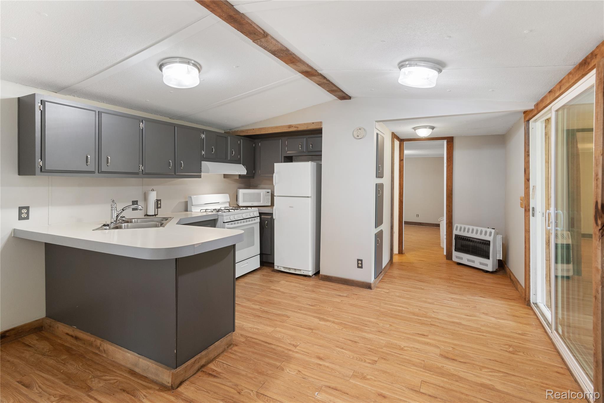 5960 N Trail SE