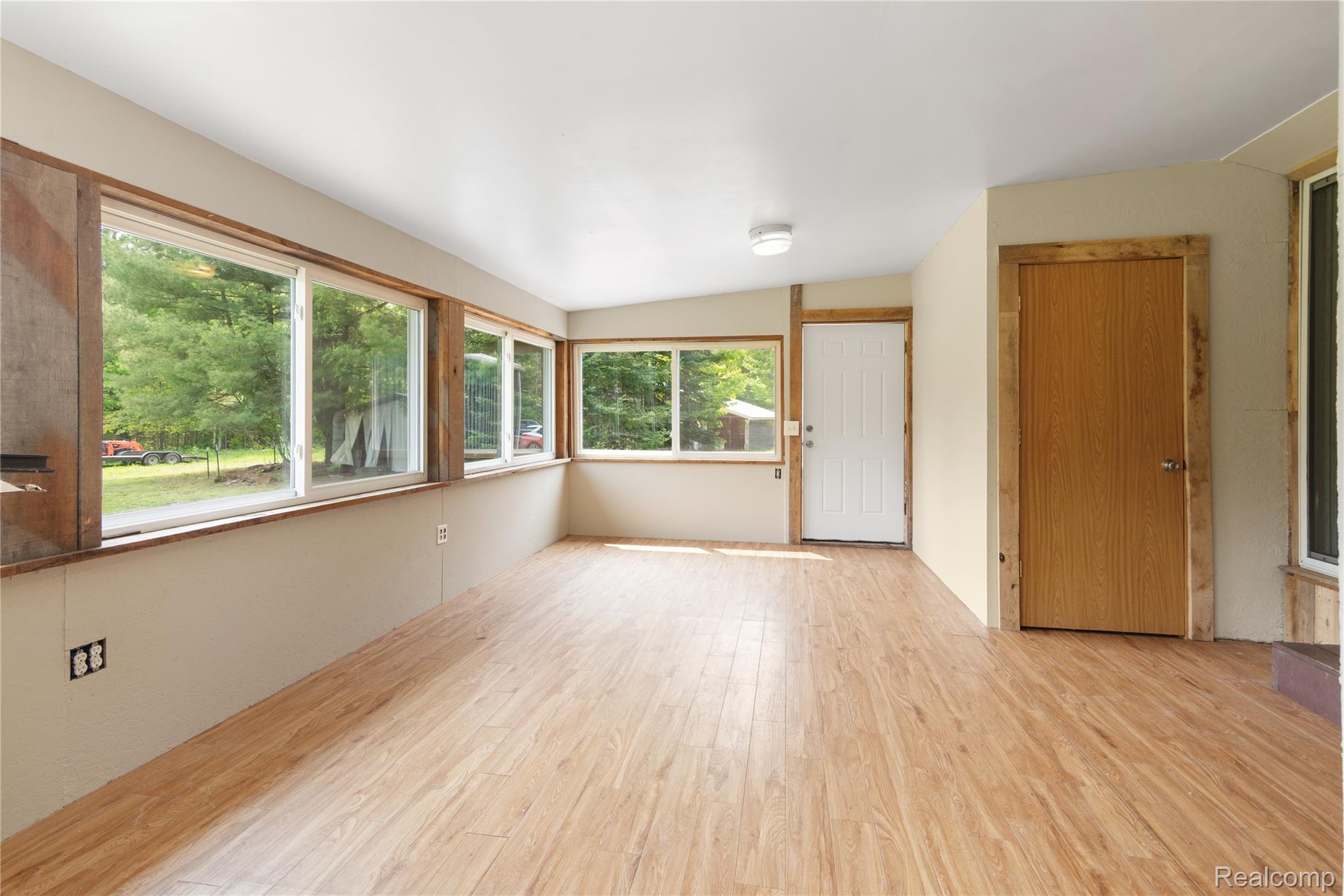 5960 N Trail SE