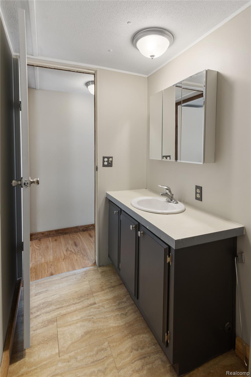 5960 N Trail SE