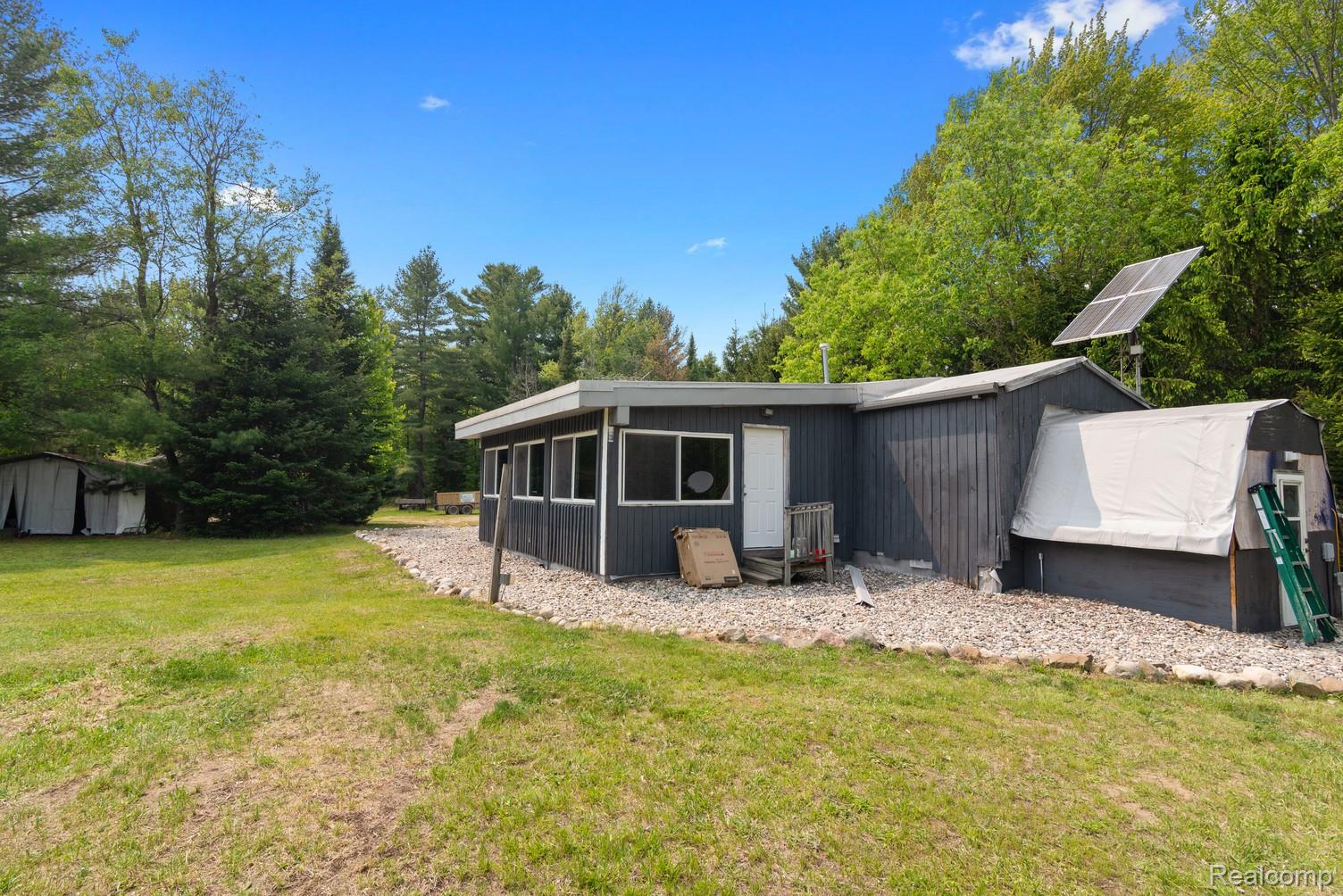 5960 N Trail SE