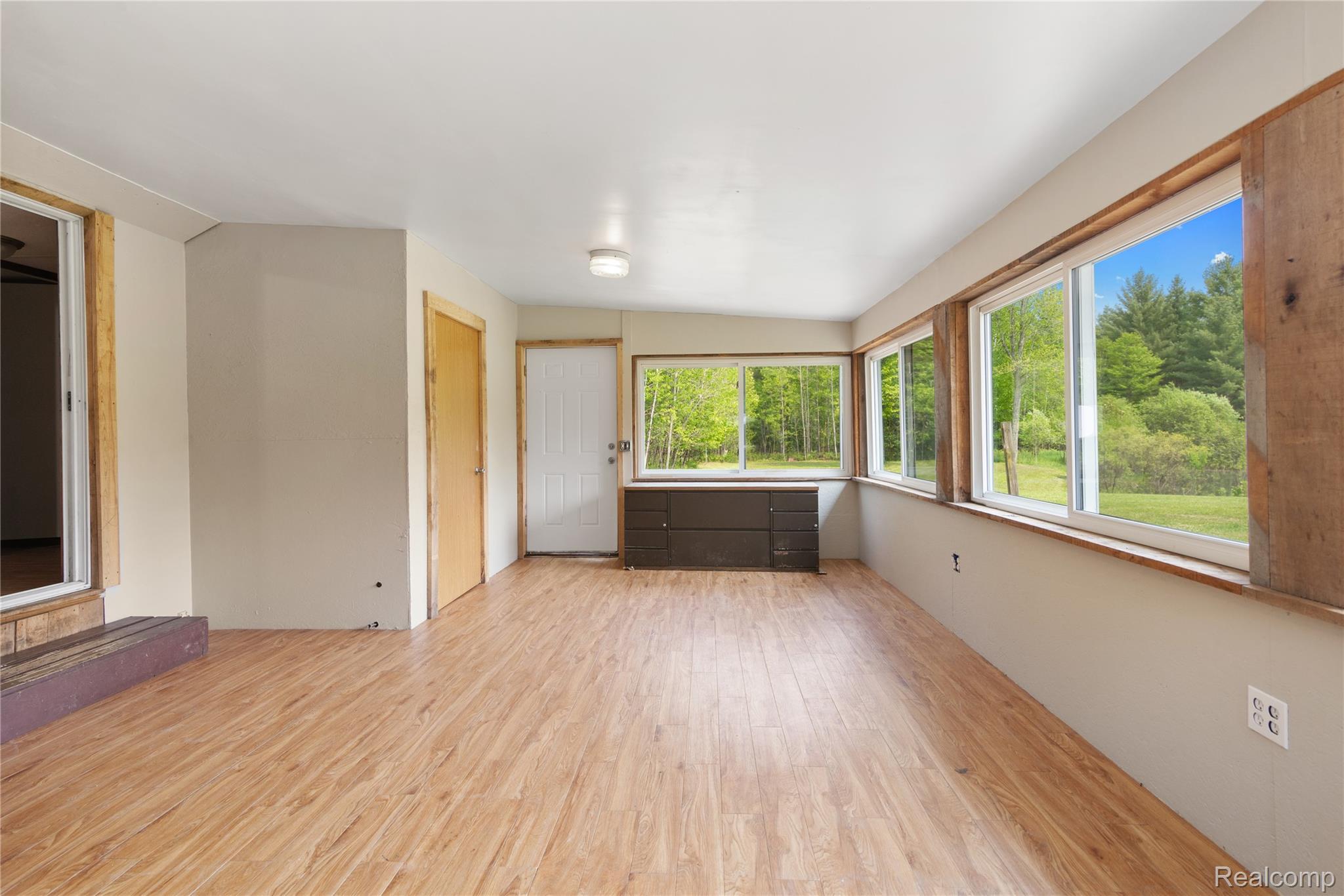 5960 N Trail SE