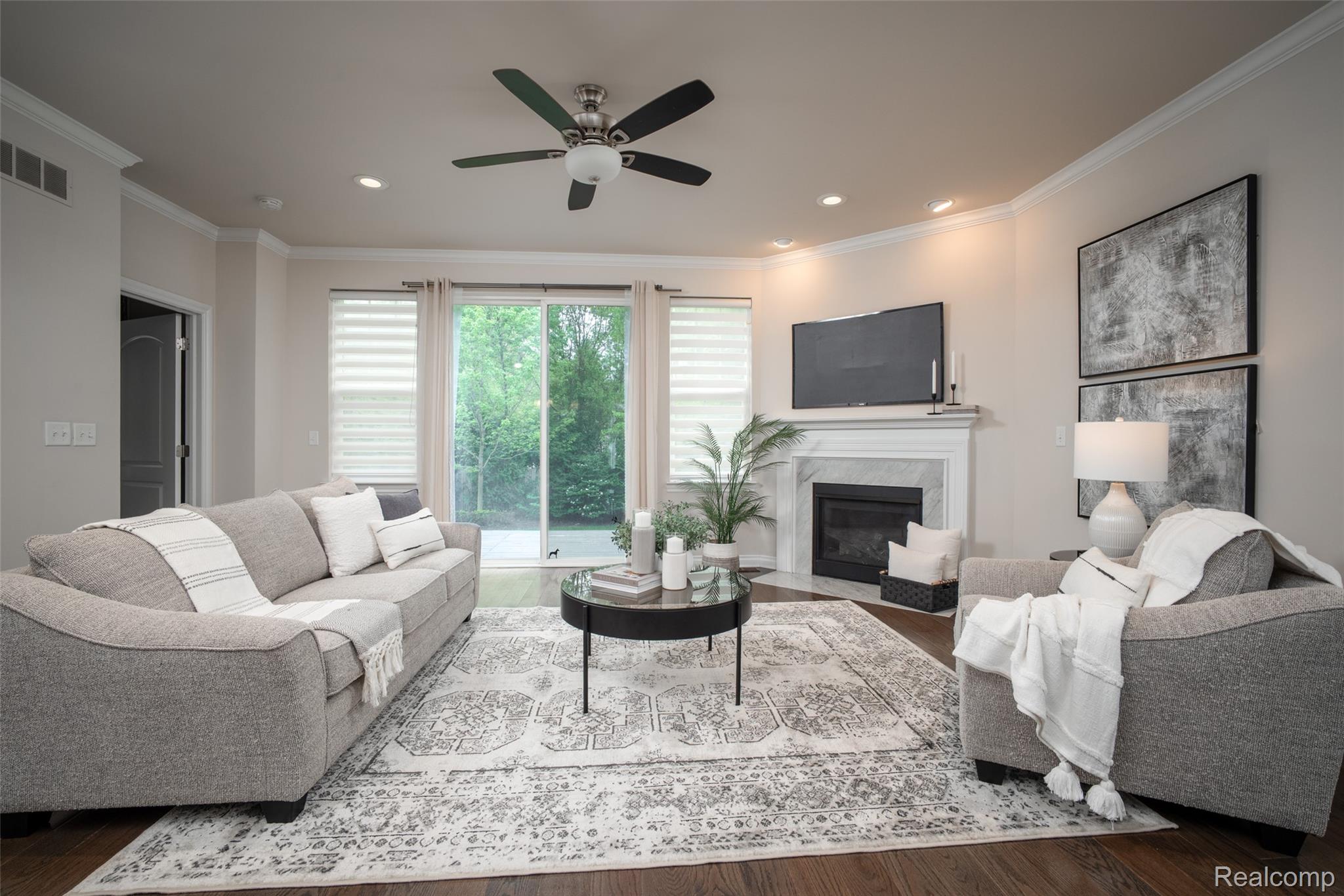 42384 Gateway Dr