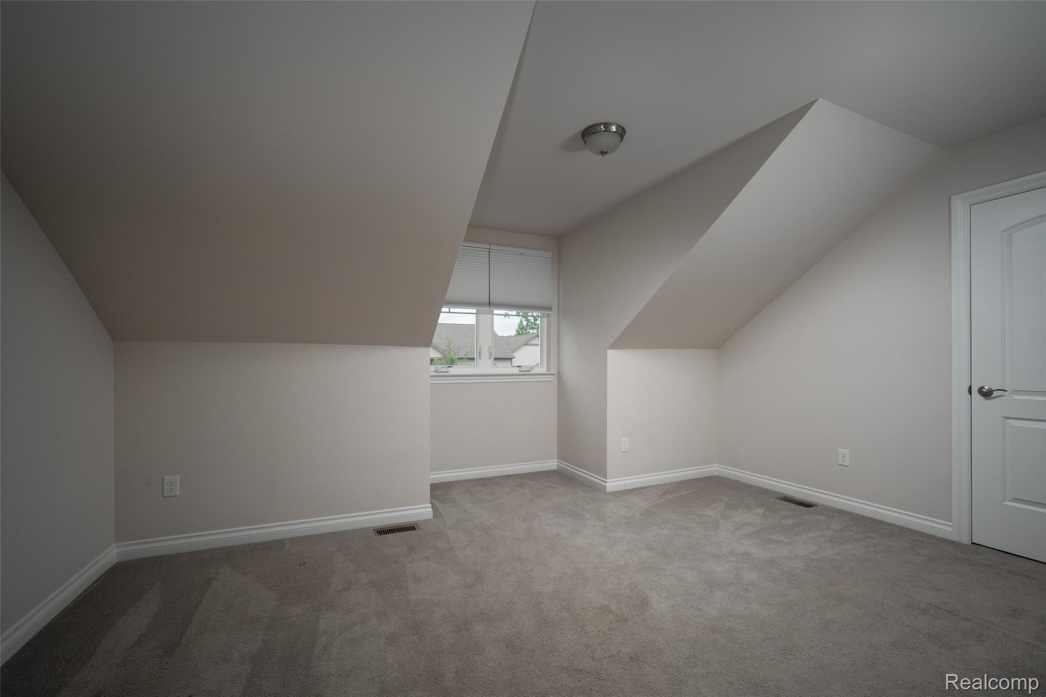42384 Gateway Dr