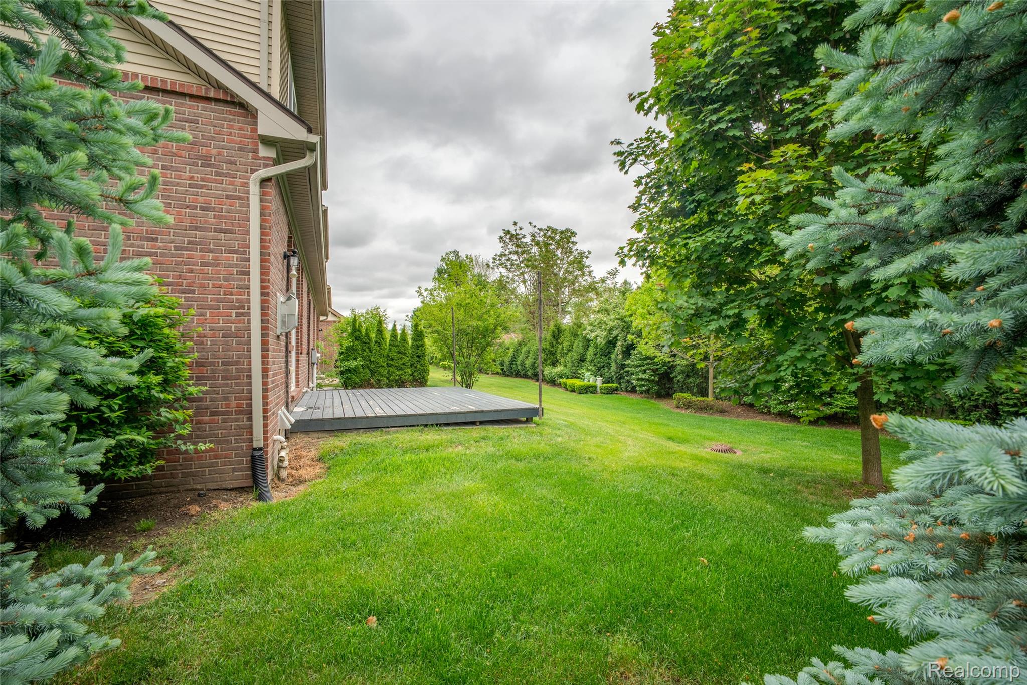 42384 Gateway Dr