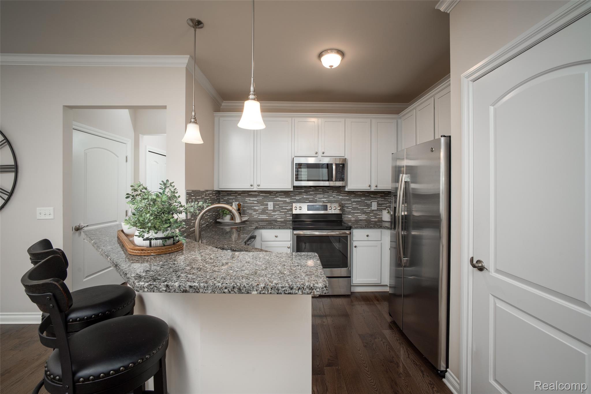 42384 Gateway Dr