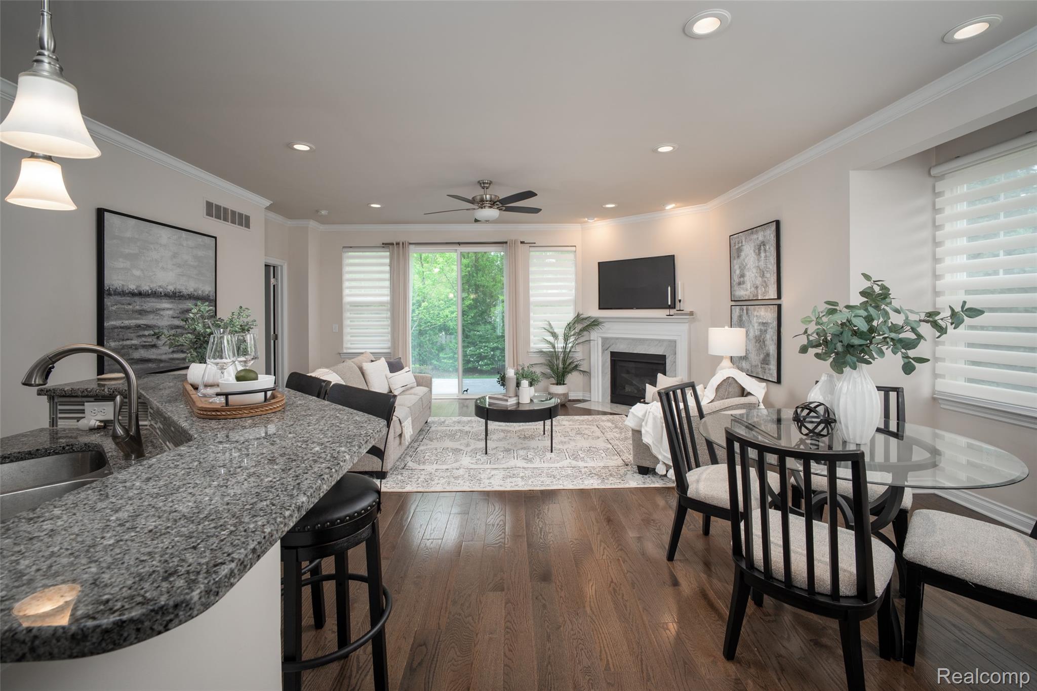 42384 Gateway Dr