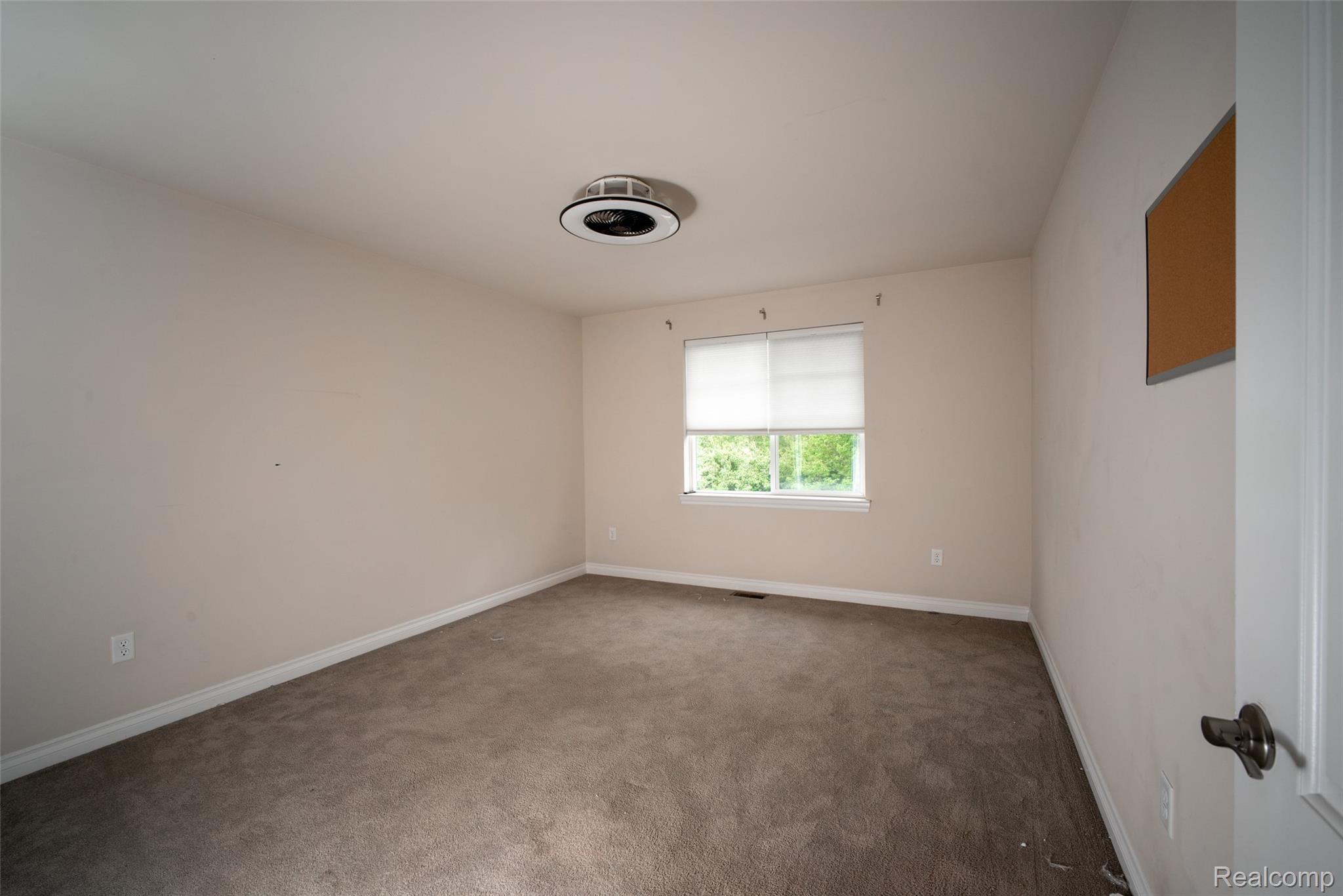 42384 Gateway Dr