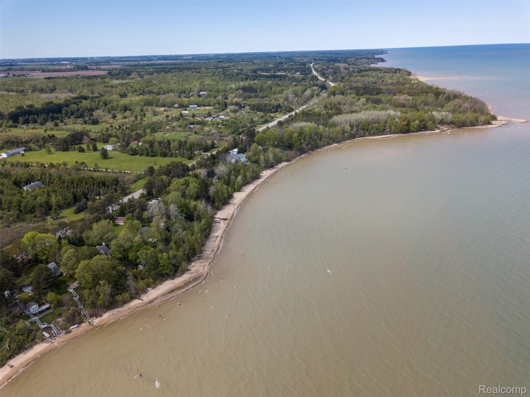 6240 Lakeshore Road N