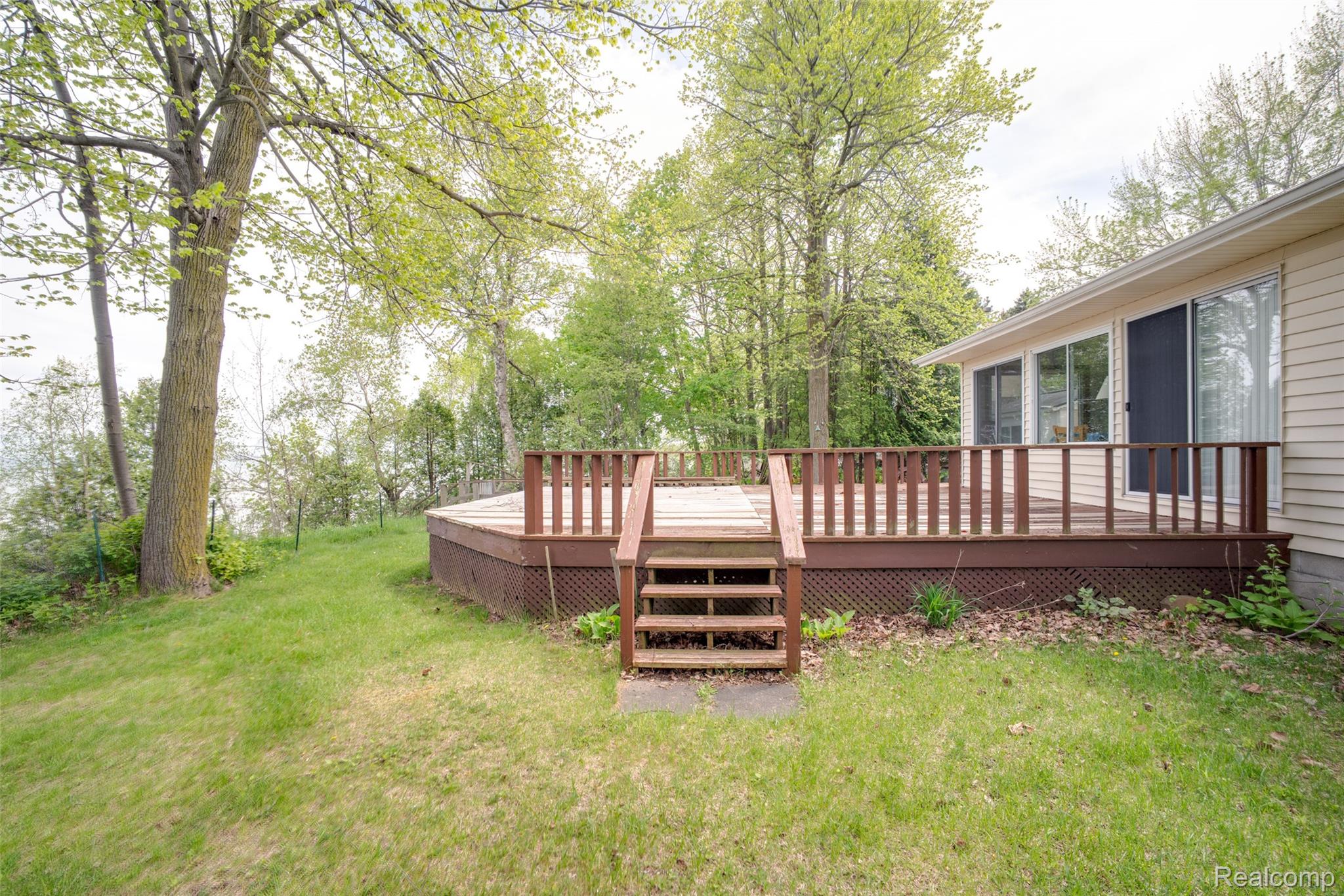 6240 Lakeshore Road N