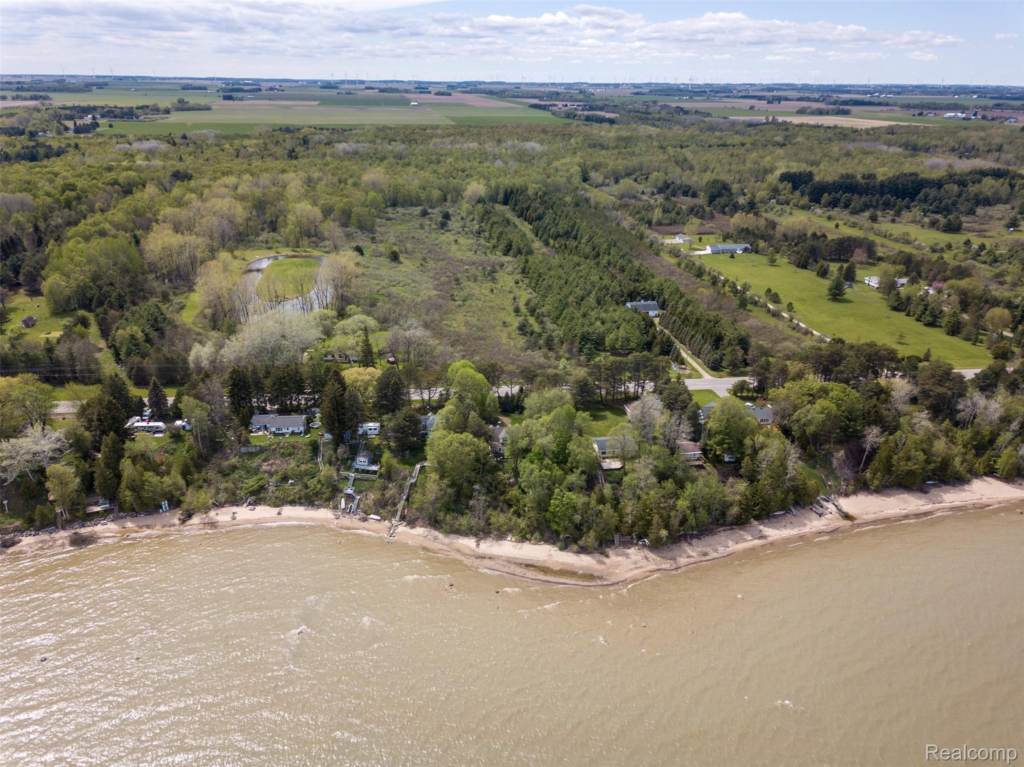 6240 Lakeshore Road N