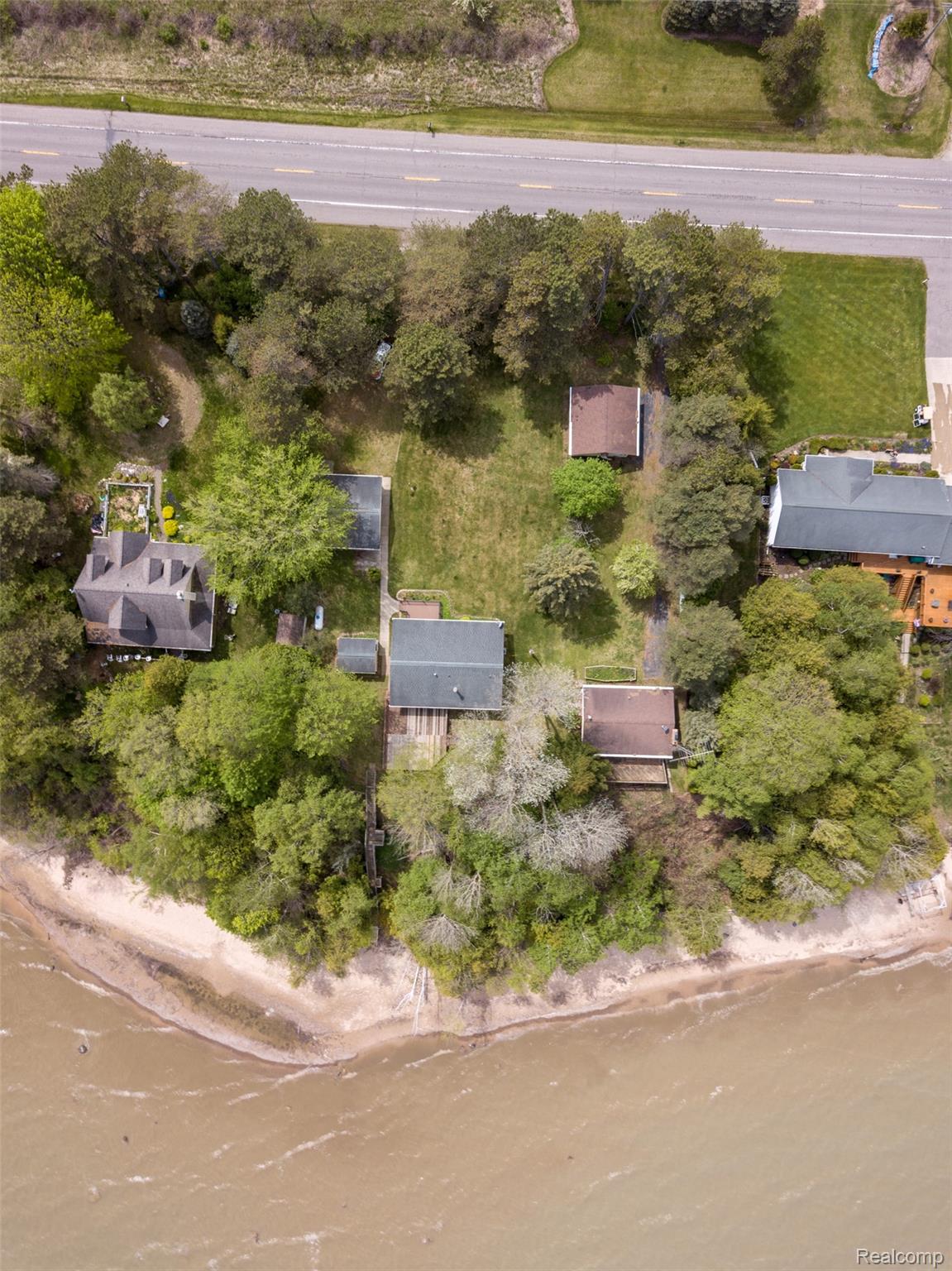 6240 Lakeshore Road N