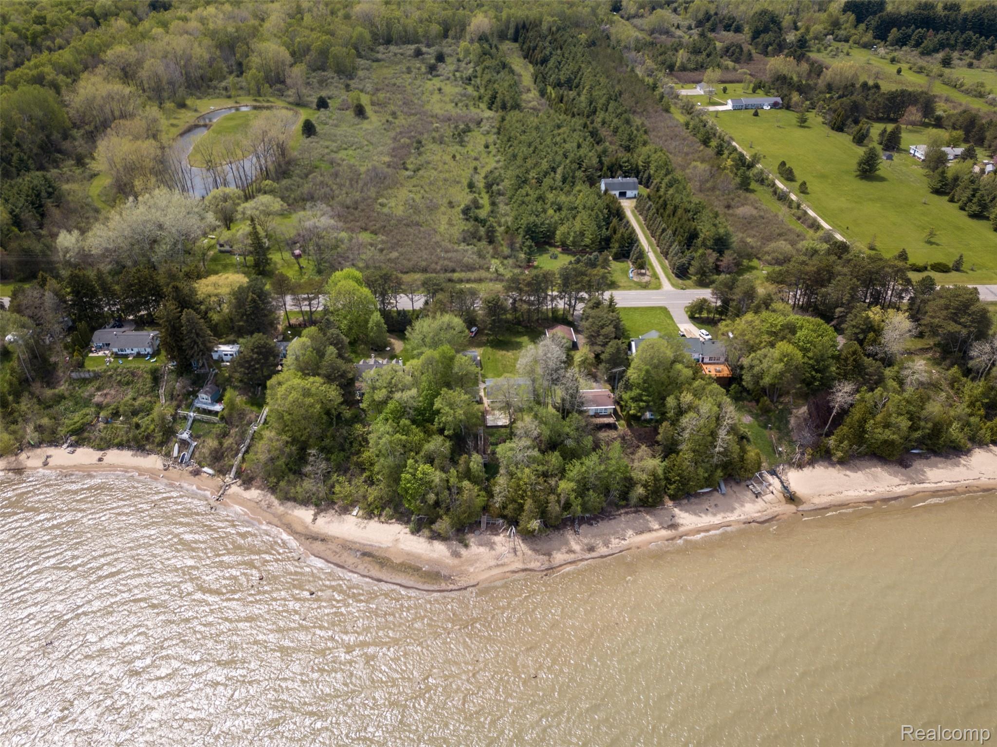 6240 Lakeshore Road N
