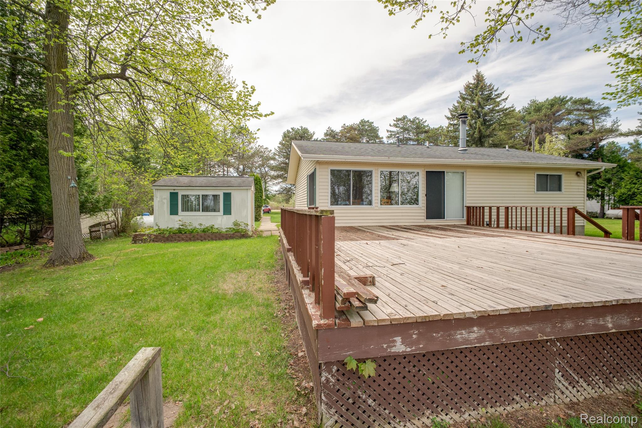 6240 Lakeshore Road N