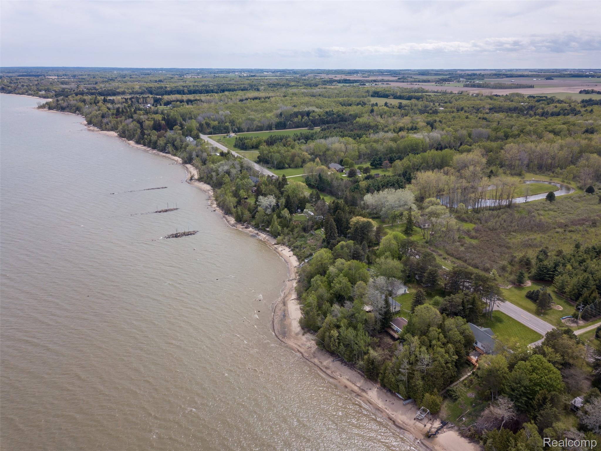 6240 Lakeshore Road N
