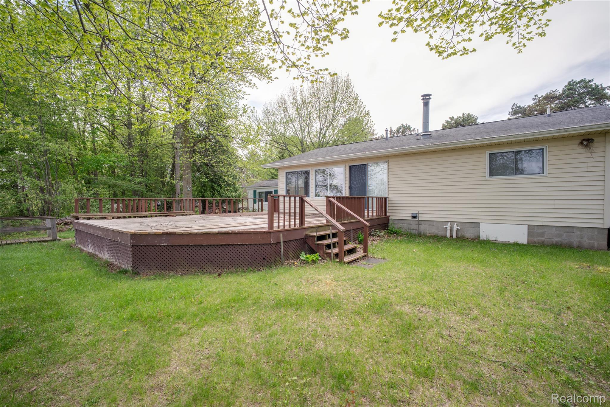 6240 Lakeshore Road N