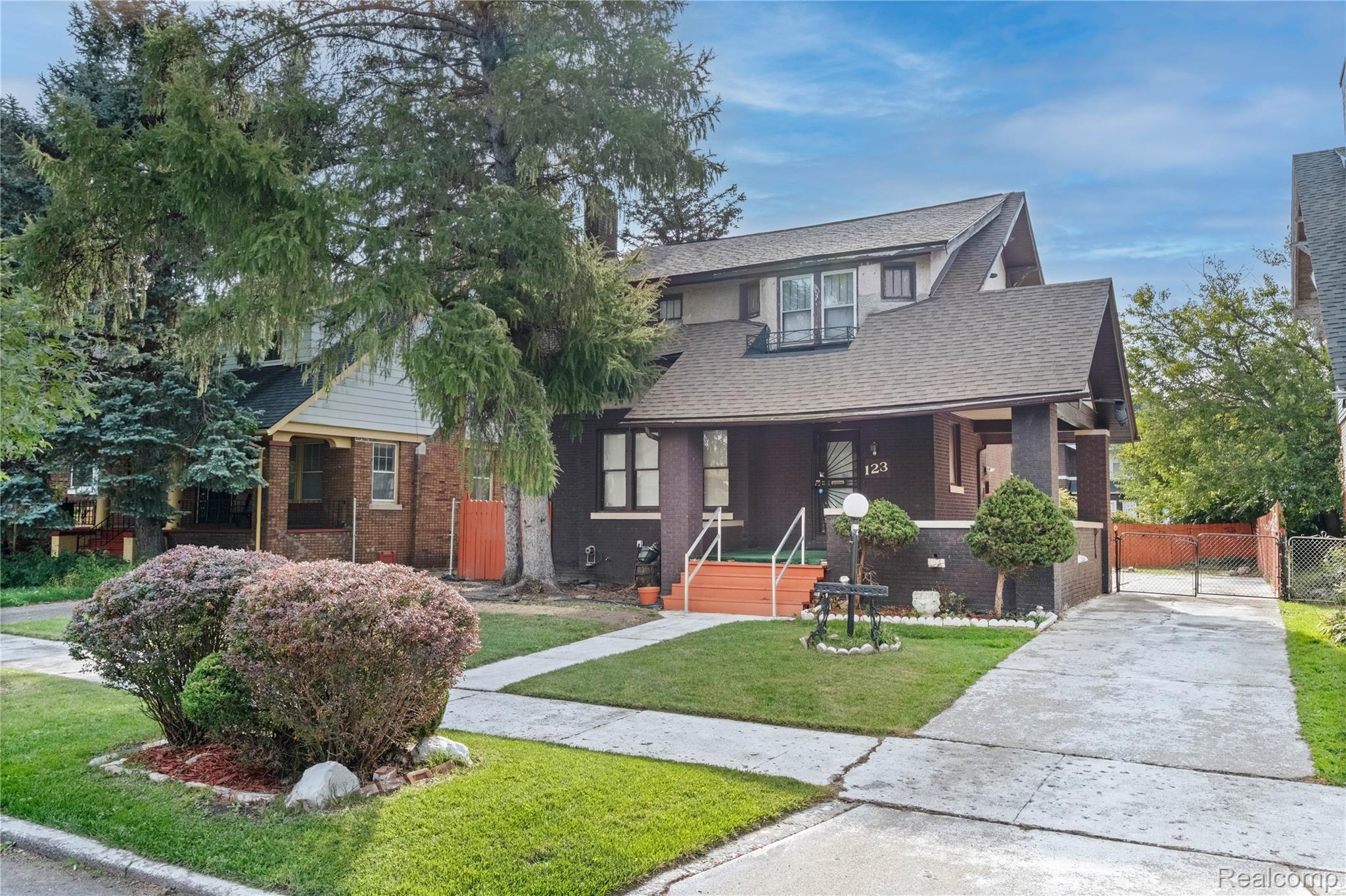 123 Moss Street