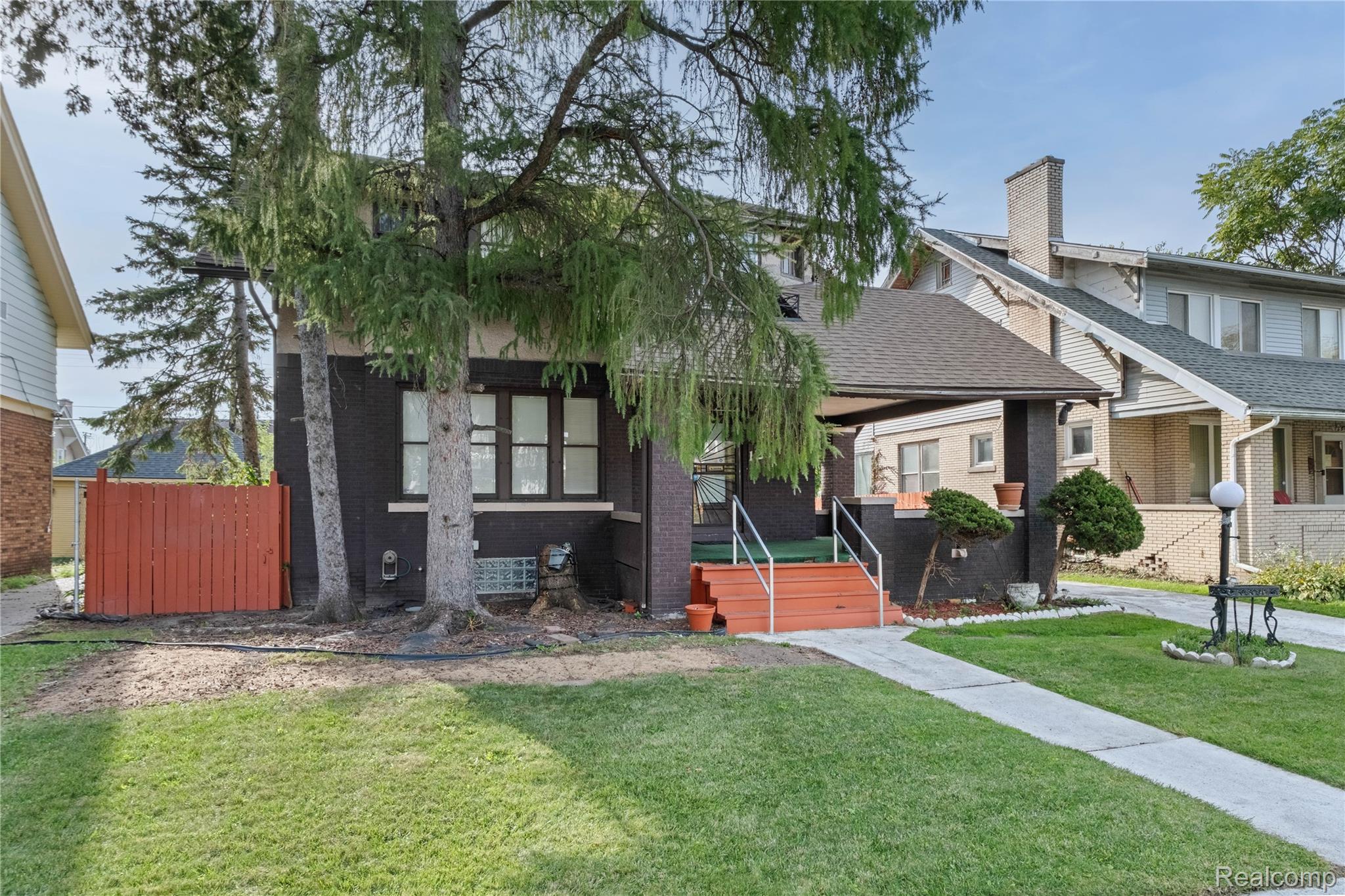 123 Moss Street