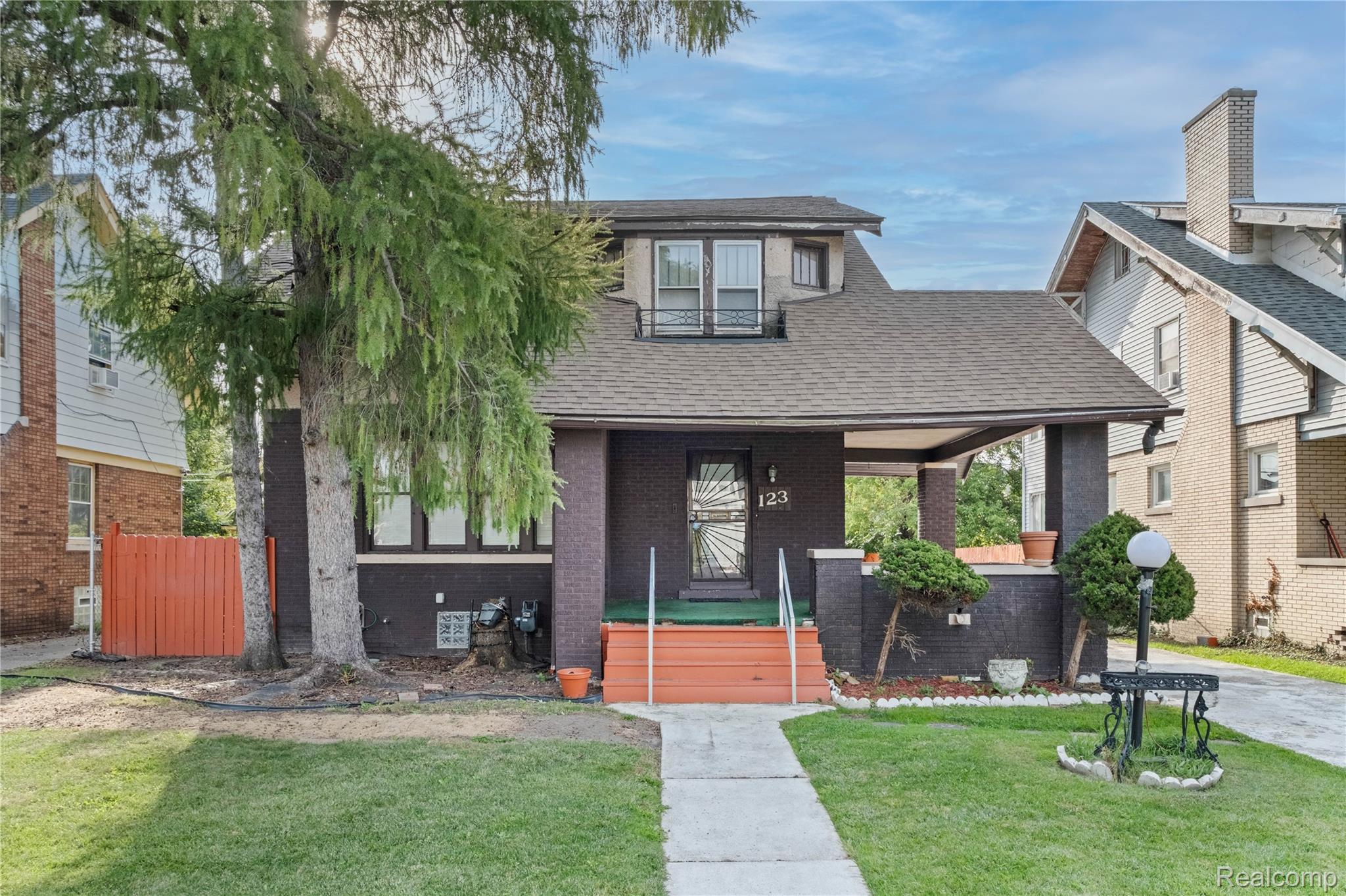 123 Moss Street