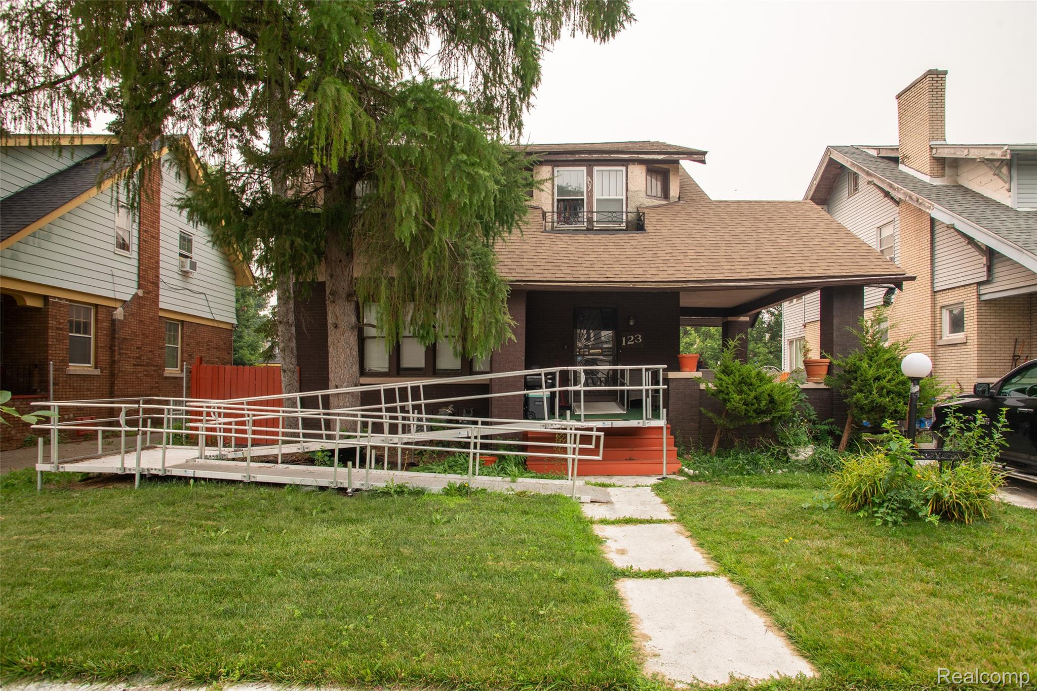 123 Moss Street