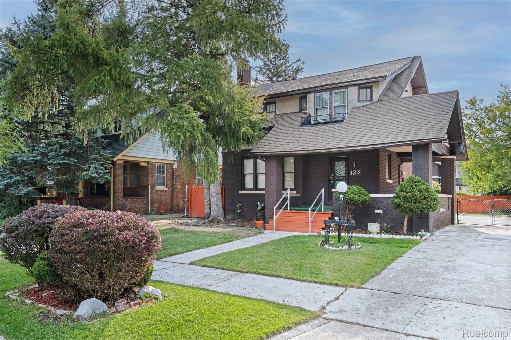 123 Moss Street