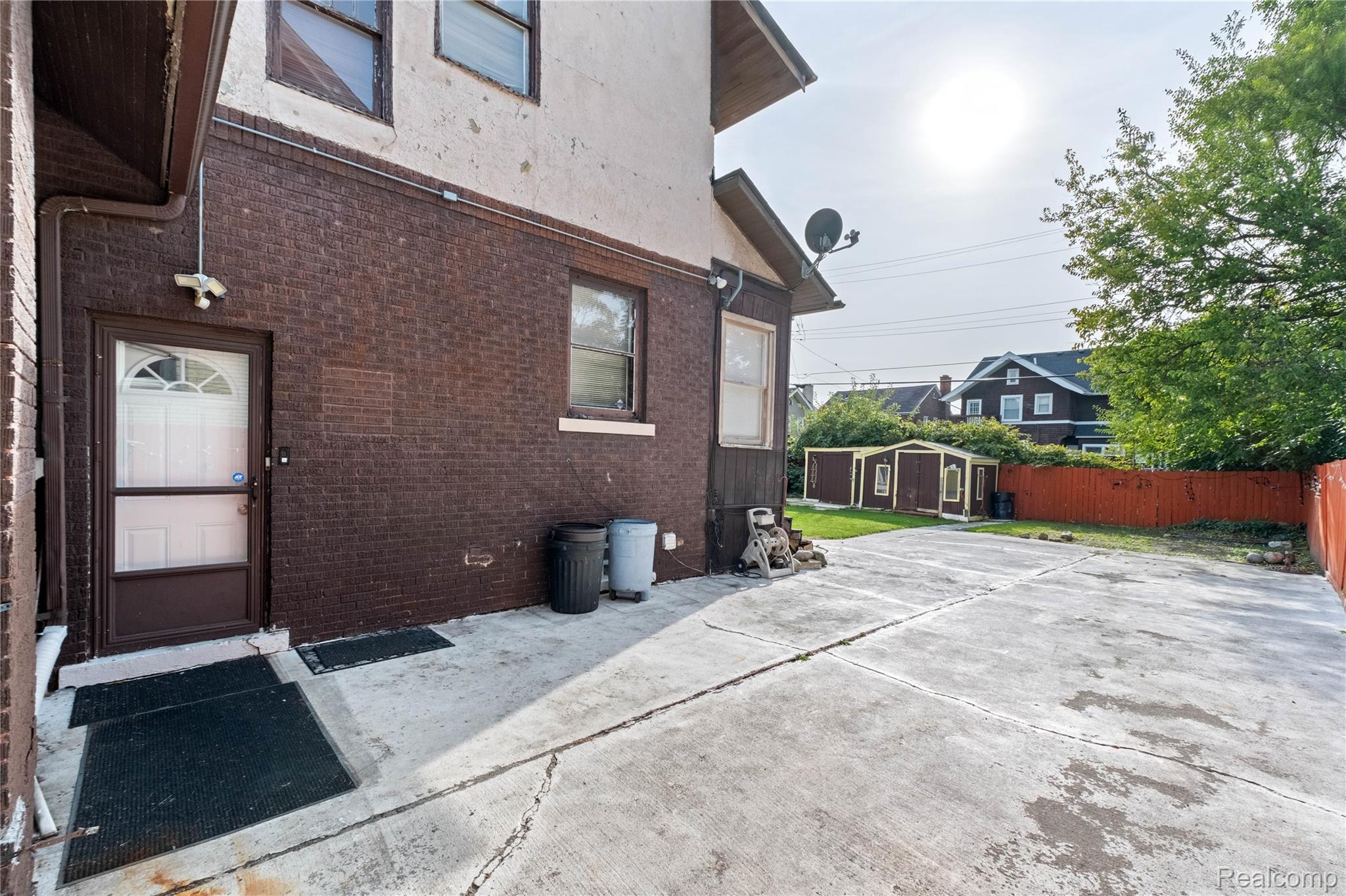 123 Moss Street