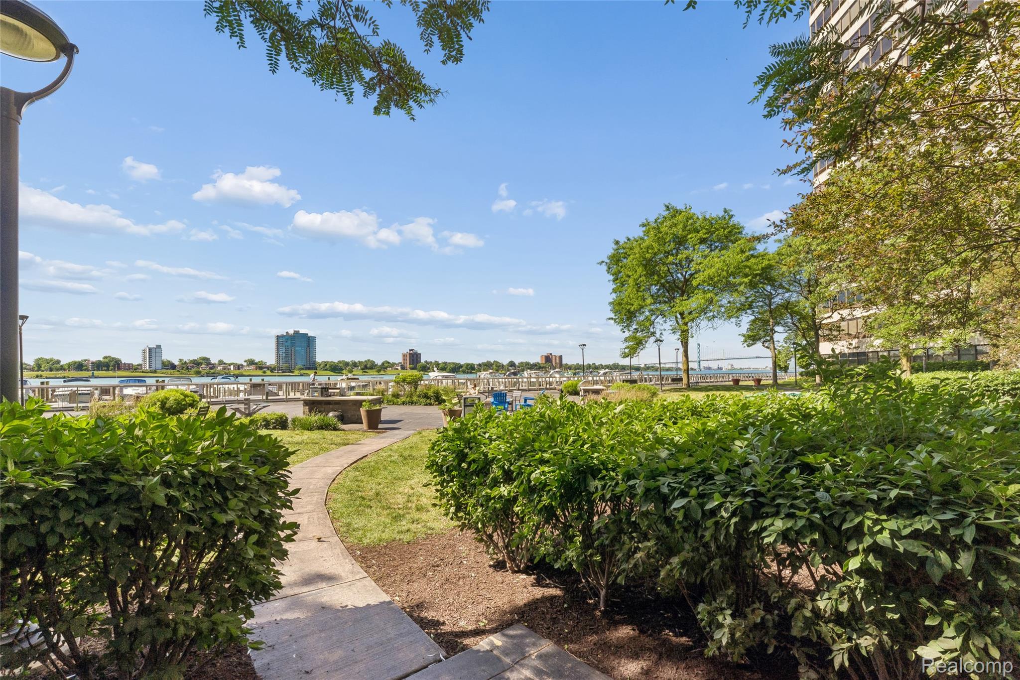 1001 W Jefferson Avenue Unit: 300-7H