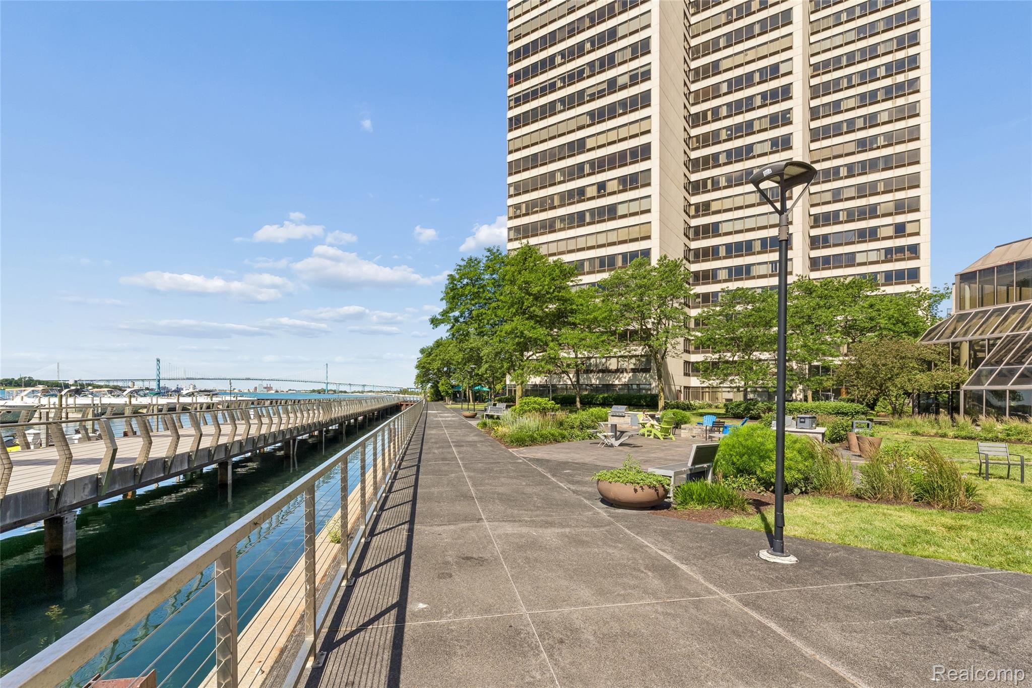1001 W Jefferson Avenue Unit: 300-7H