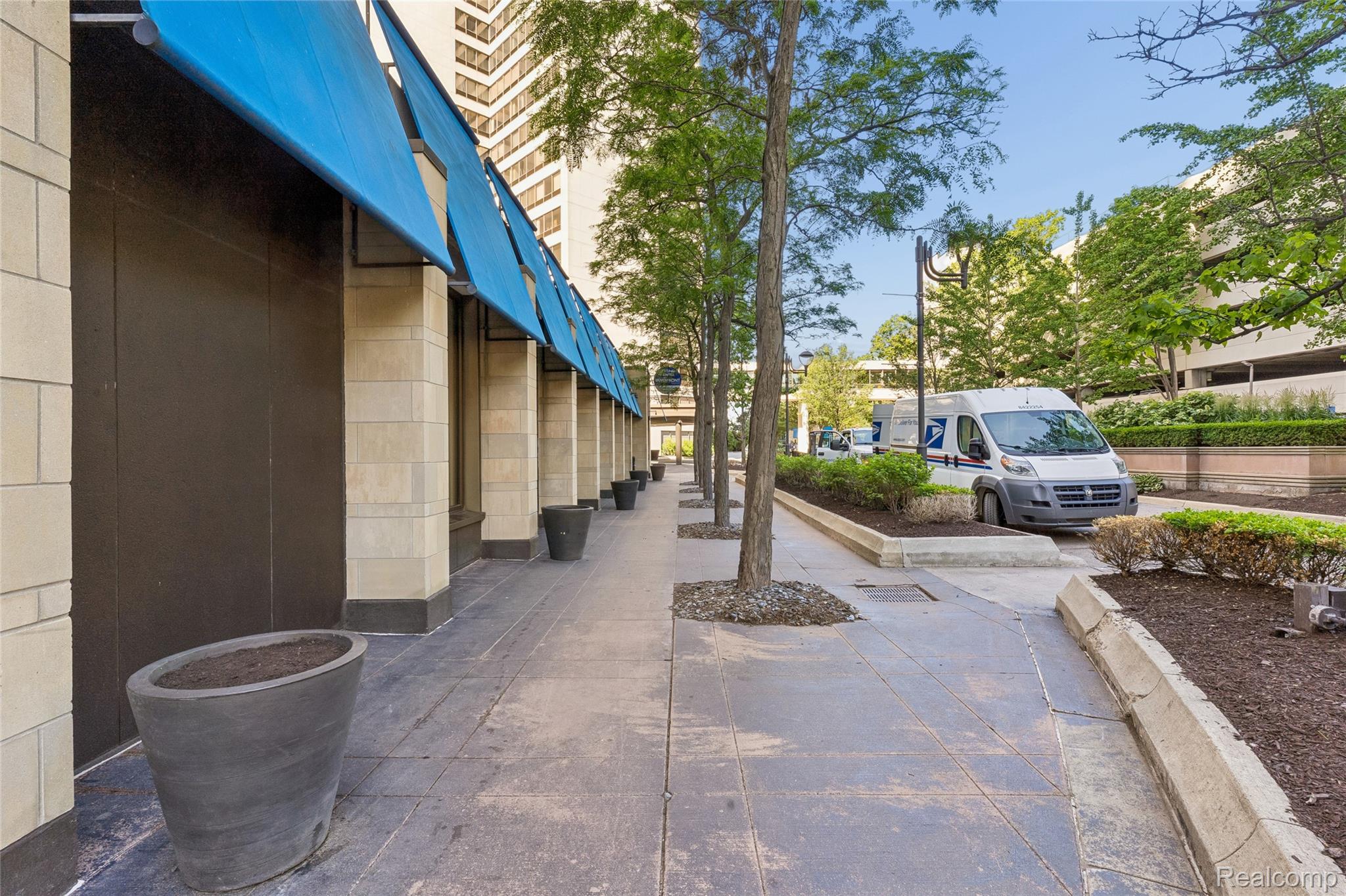 1001 W Jefferson Avenue Unit: 300-7H