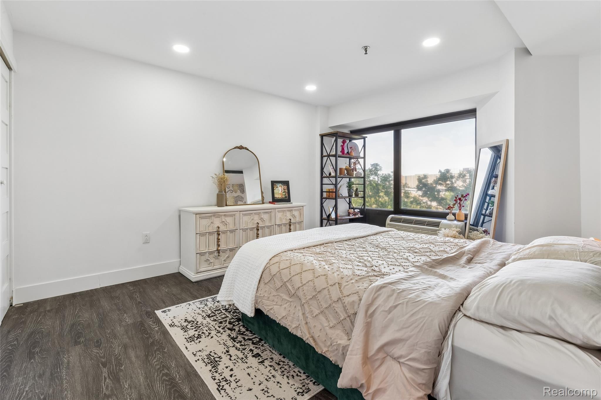 1001 W Jefferson Avenue Unit: 300-7H