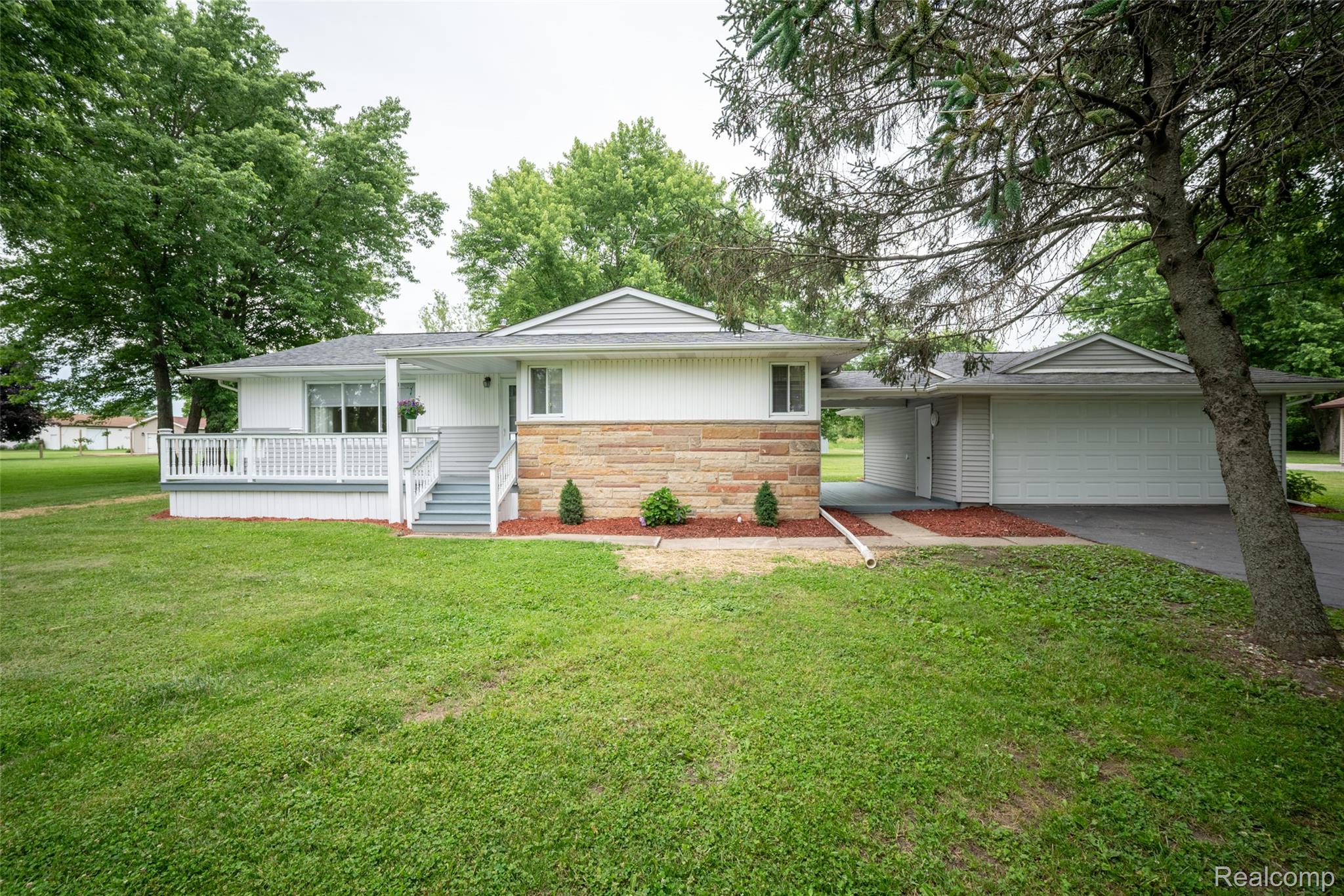 10086 N Lewis Road