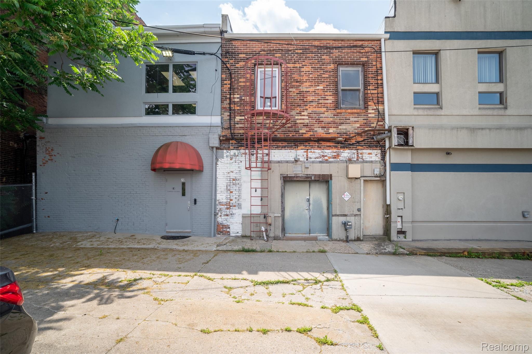 24 W Huron Street