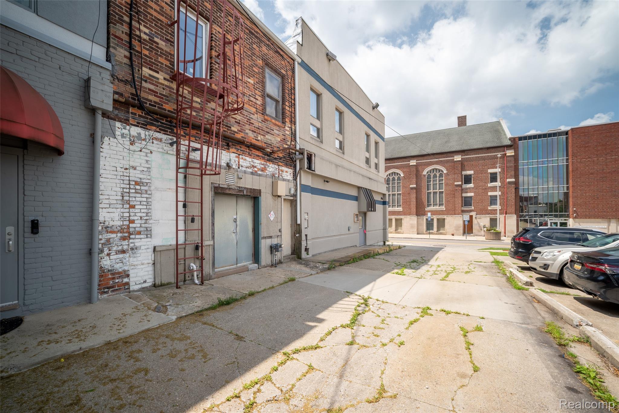 24 W Huron Street
