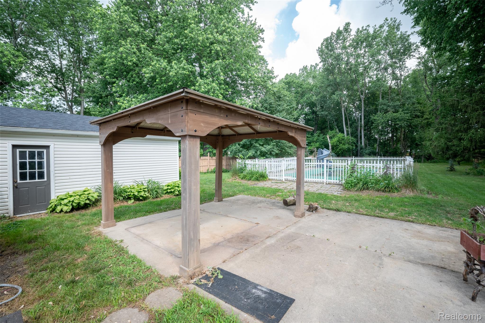 354 W Erie Road