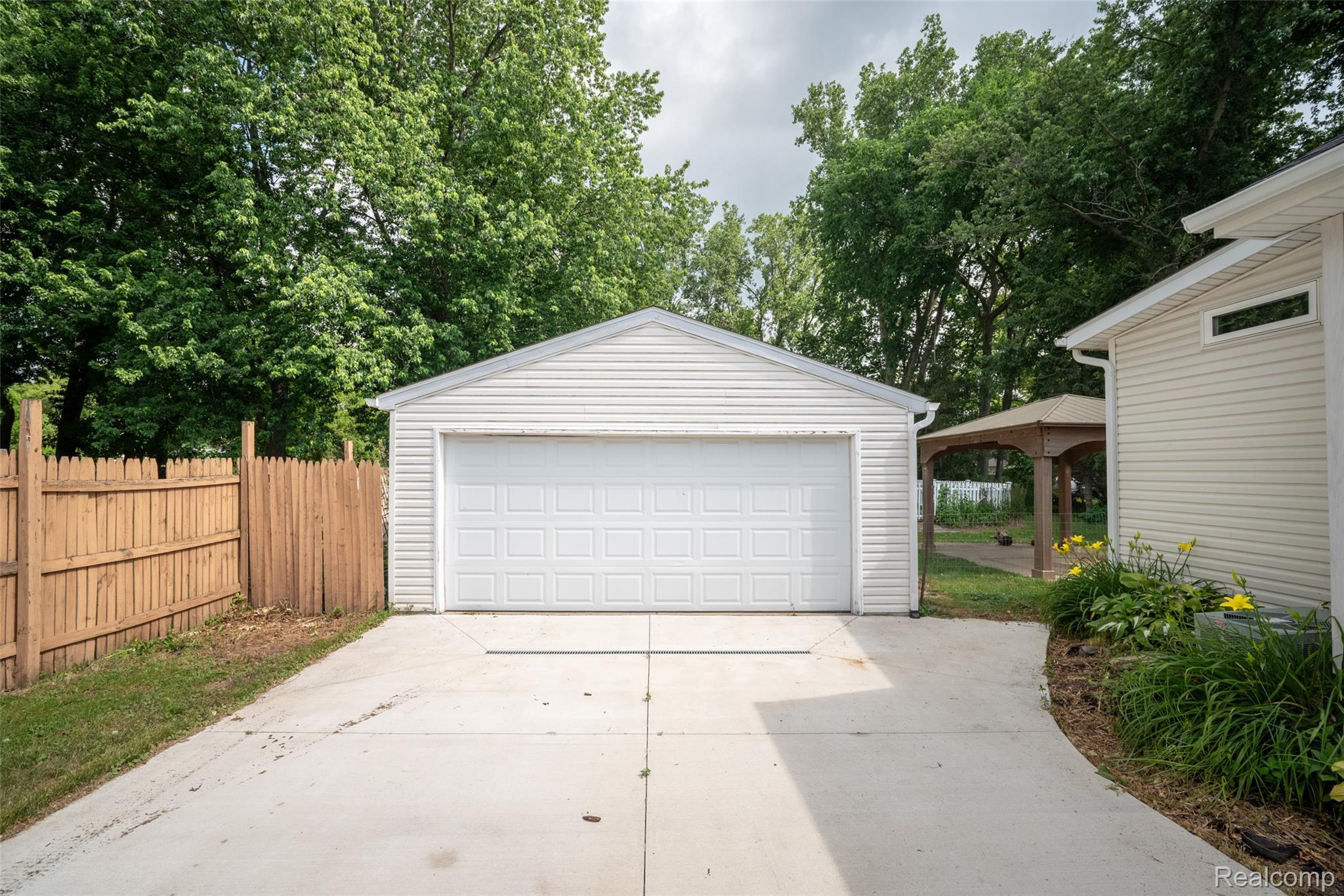 354 W Erie Road
