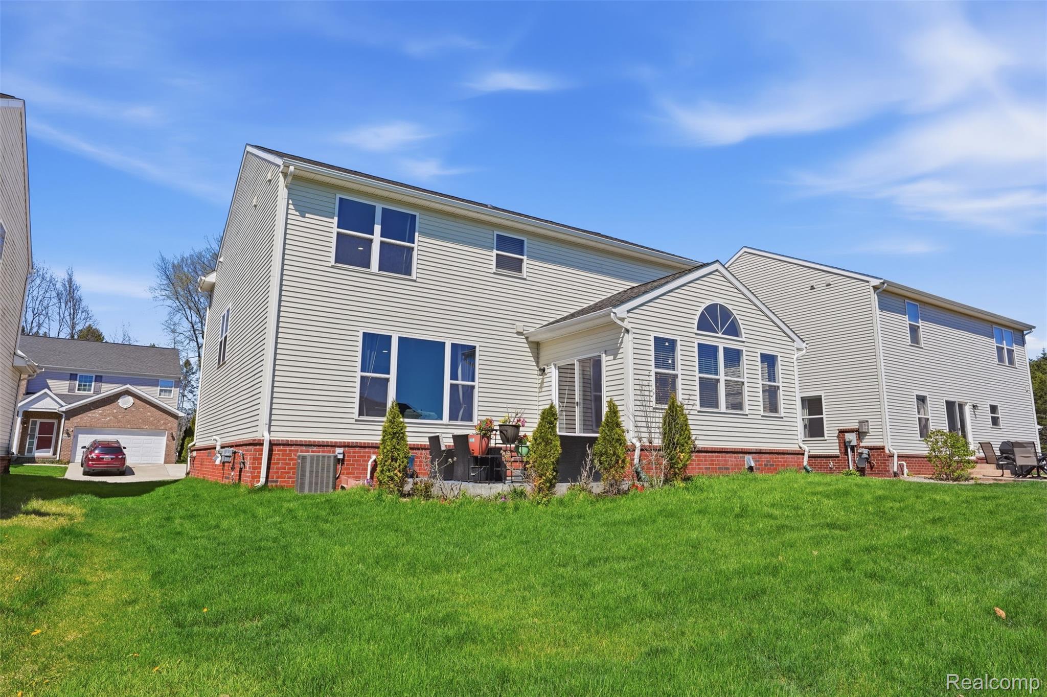 59625 Twin Pines Drive