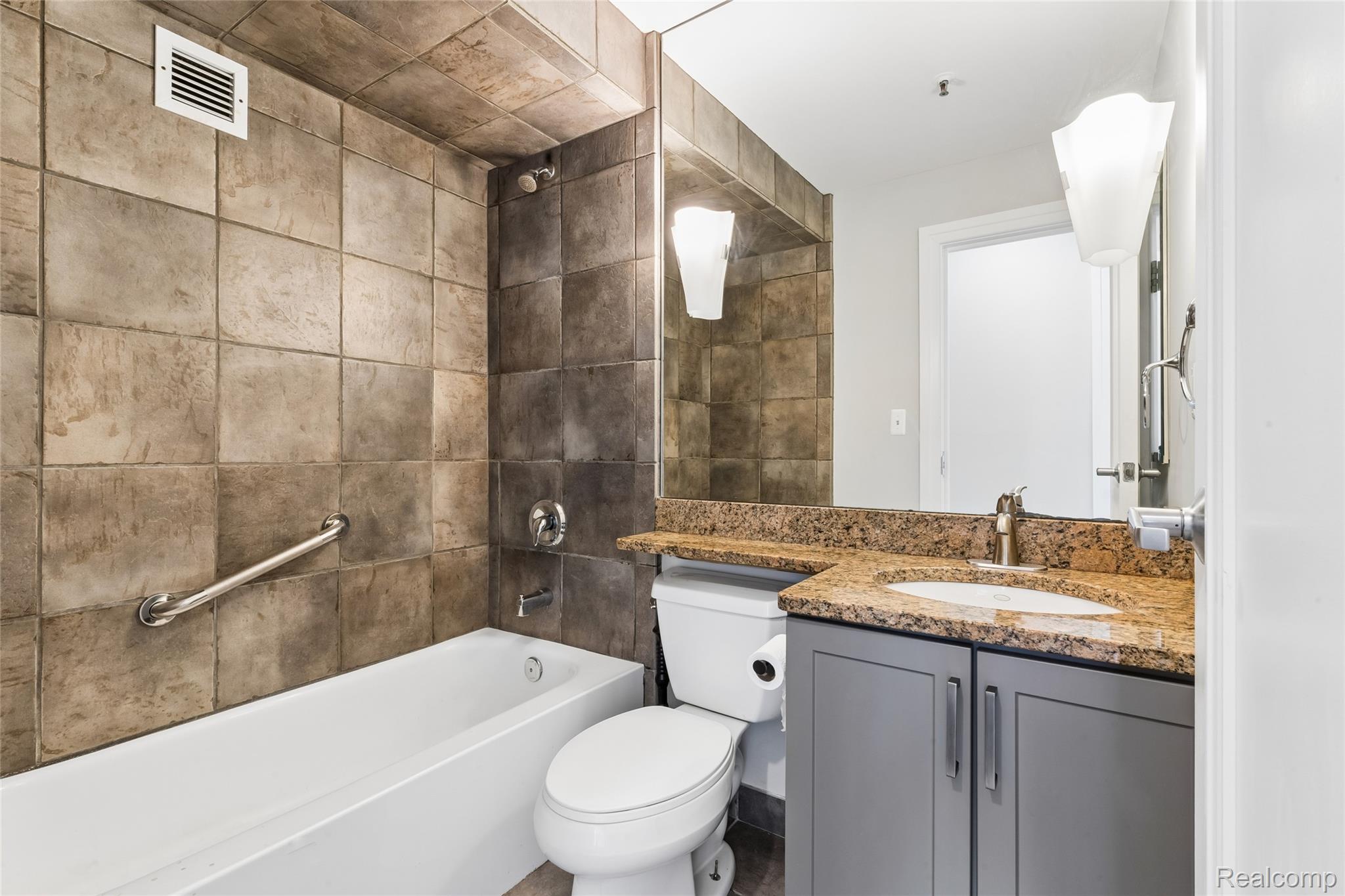 1001 W Jefferson Avenue Unit: 2a