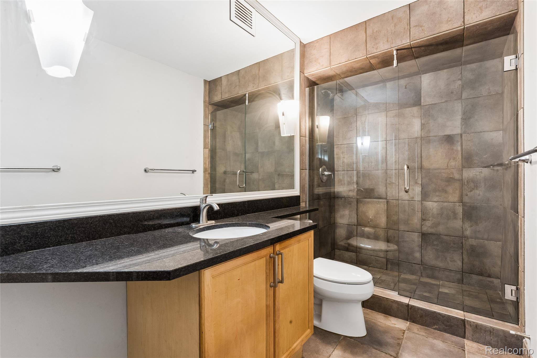 1001 W Jefferson Avenue Unit: 2a