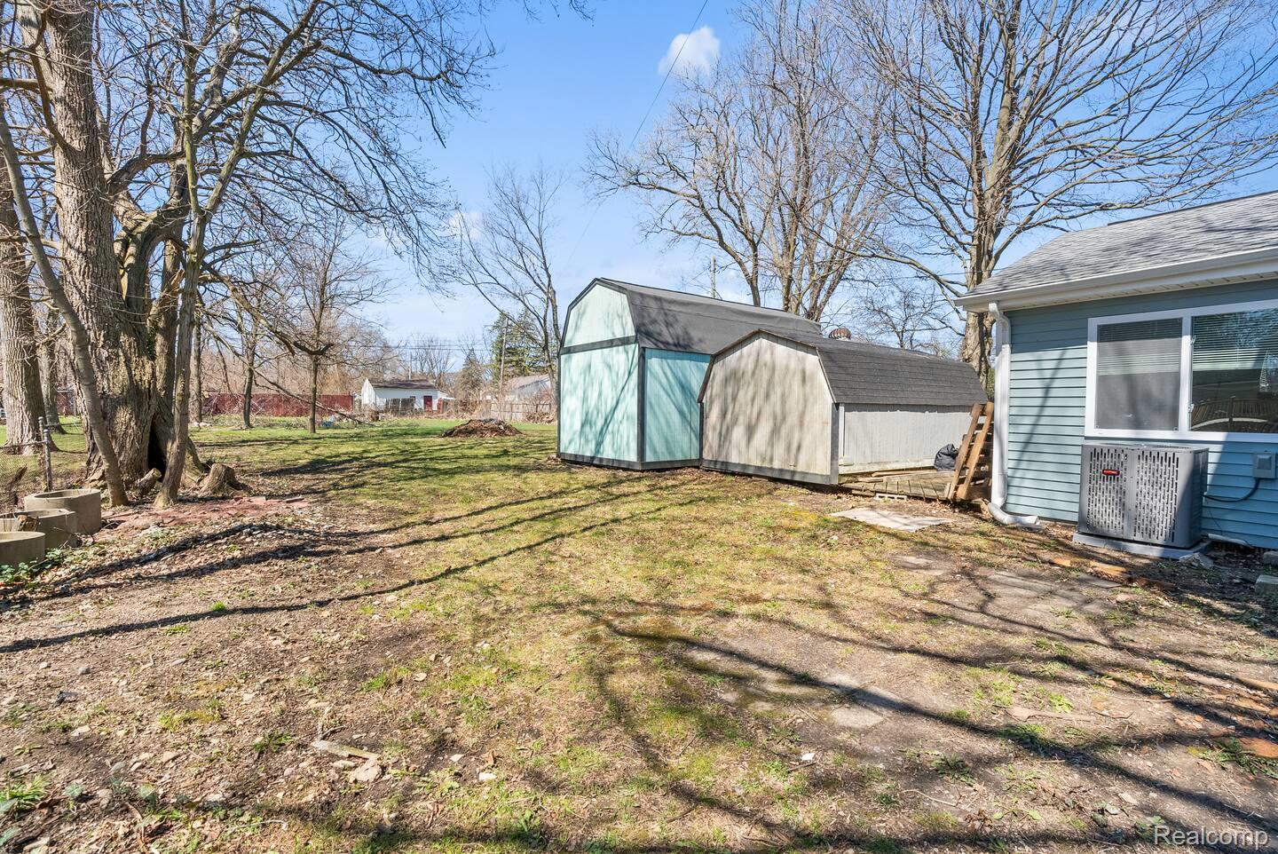 615 W Hodge Avenue