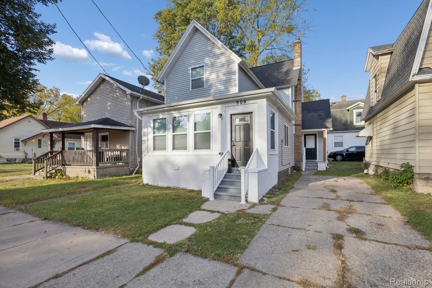 909 N Pine Street