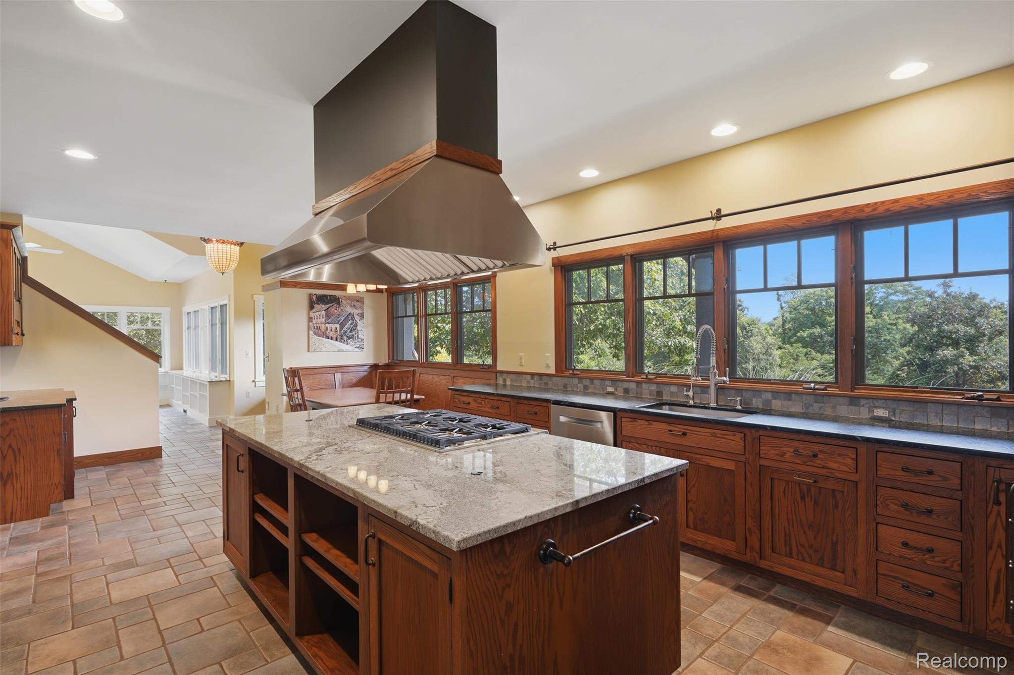 8861 Pleasantview