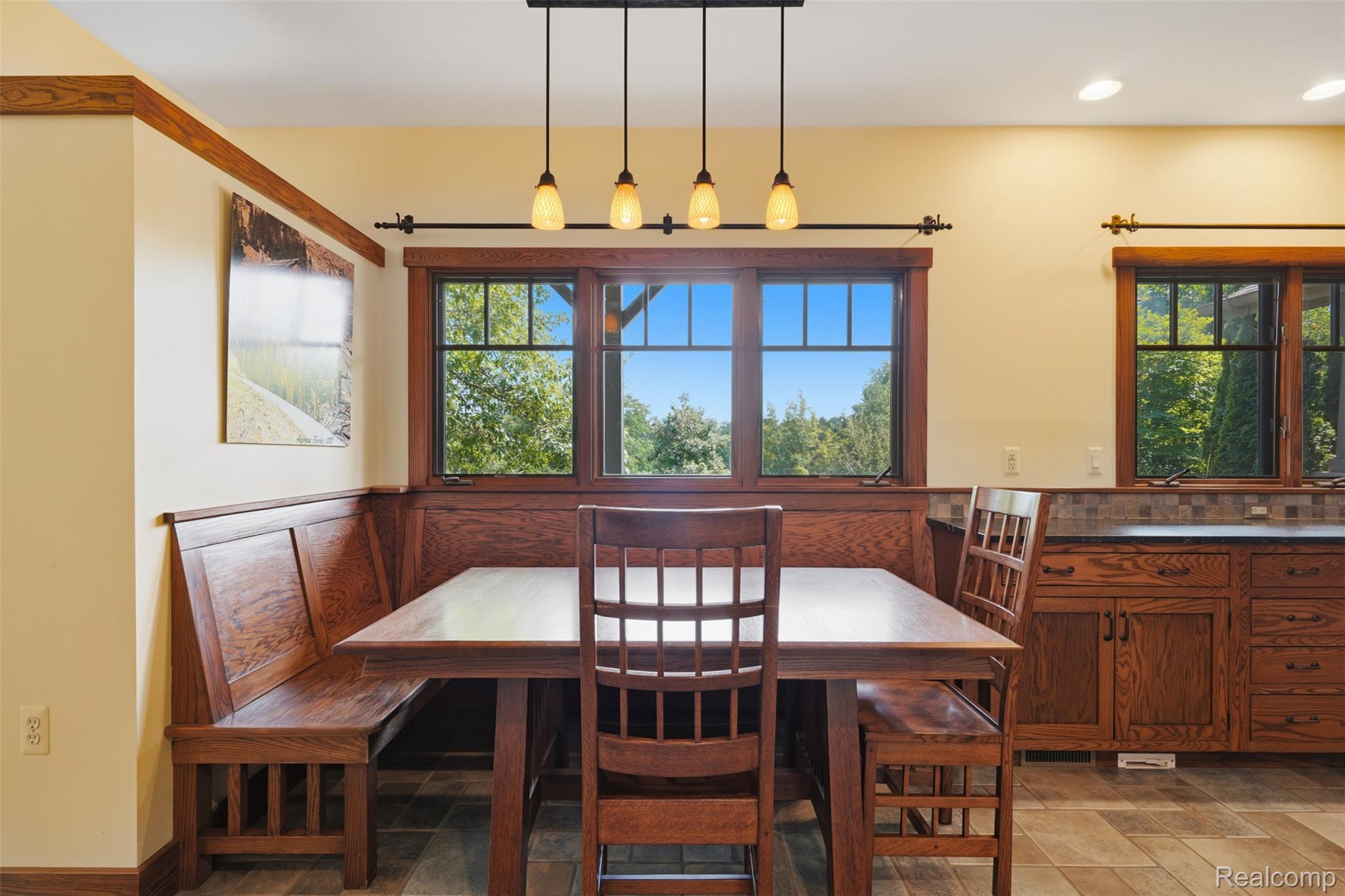 8861 Pleasantview