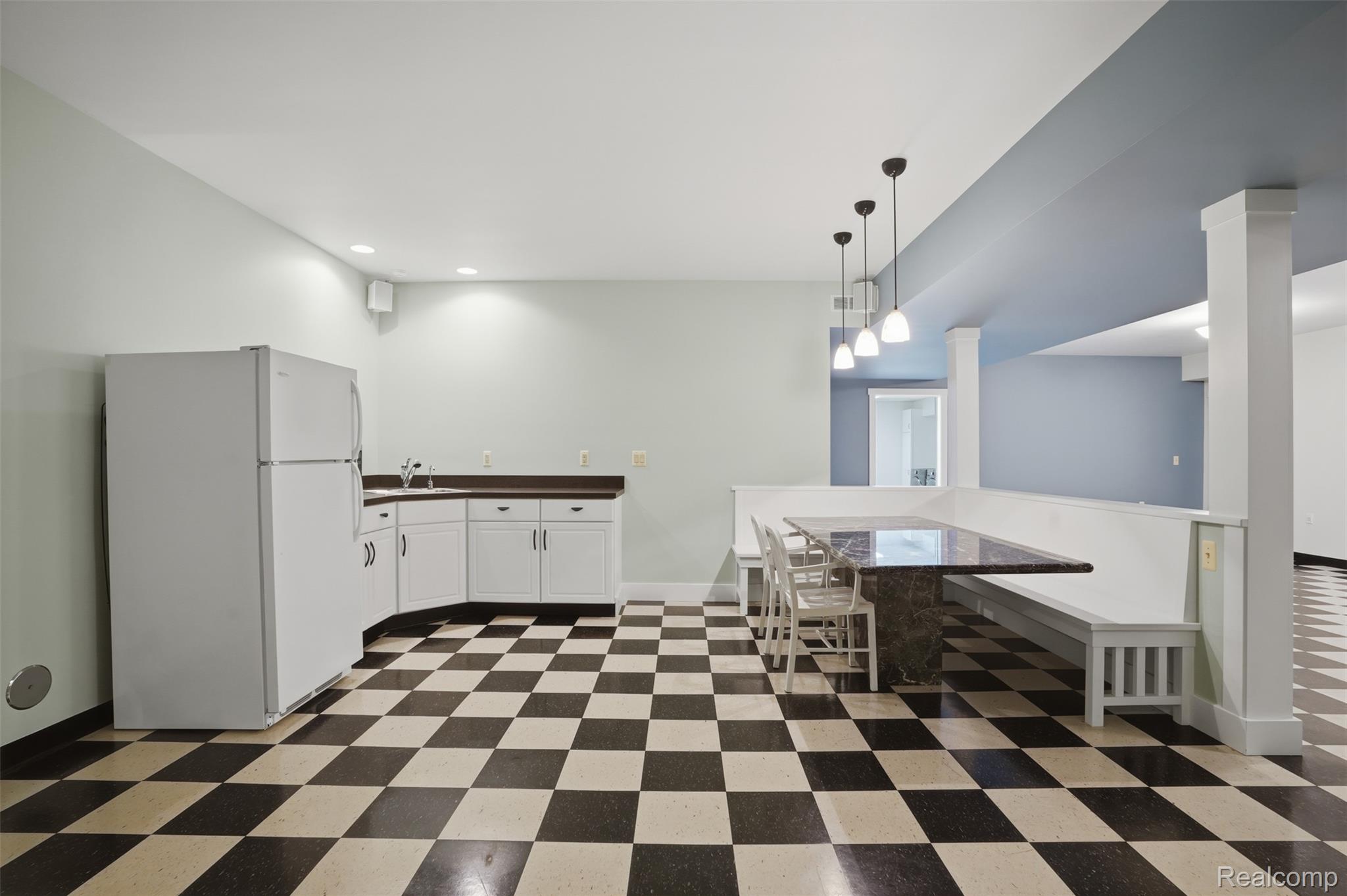 8861 Pleasantview