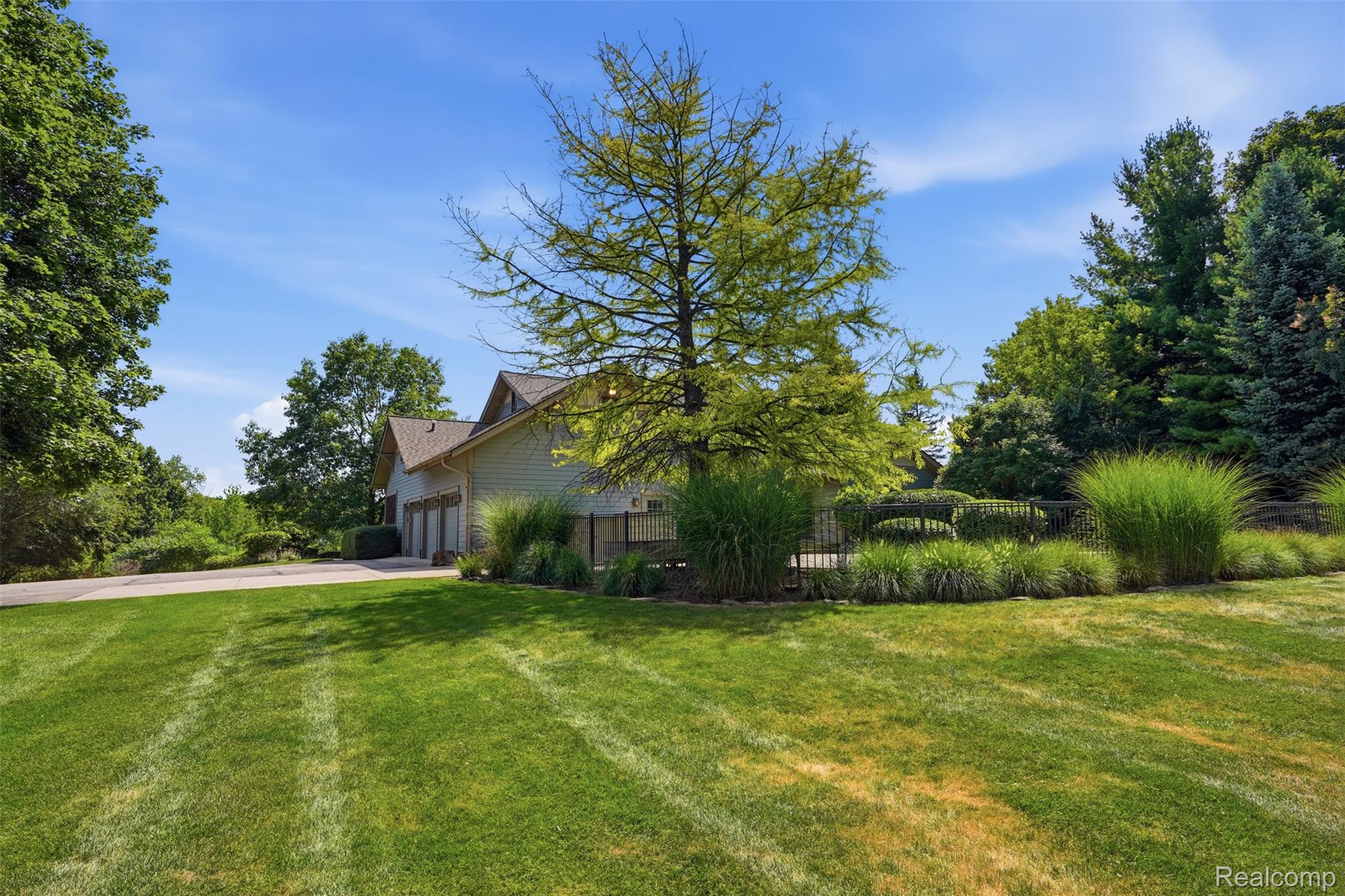 8861 Pleasantview