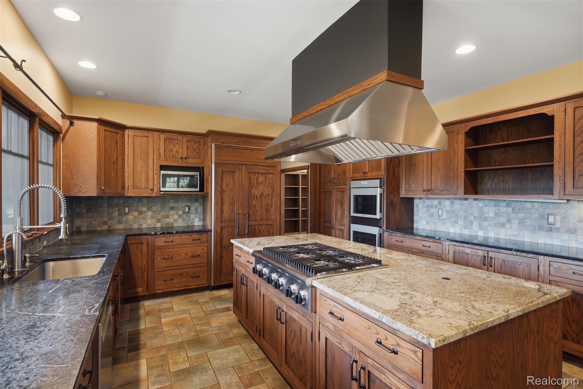 8861 Pleasantview