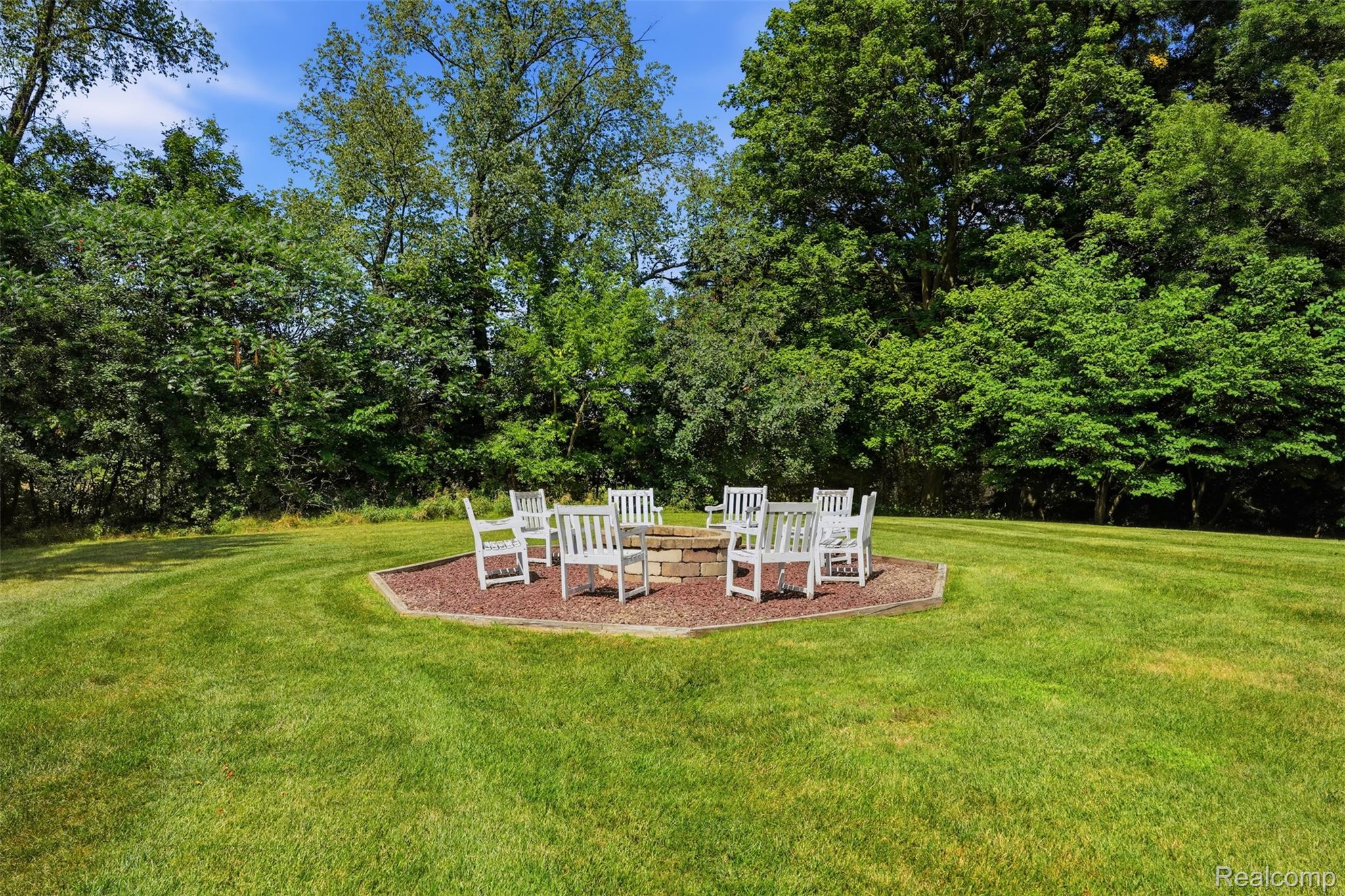 8861 Pleasantview