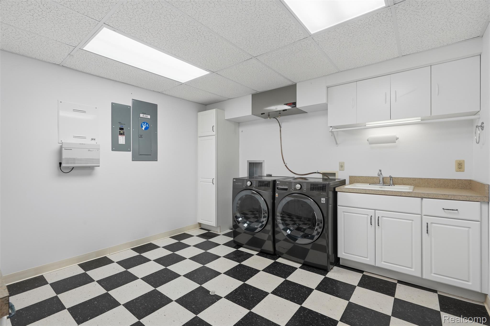 8861 Pleasantview