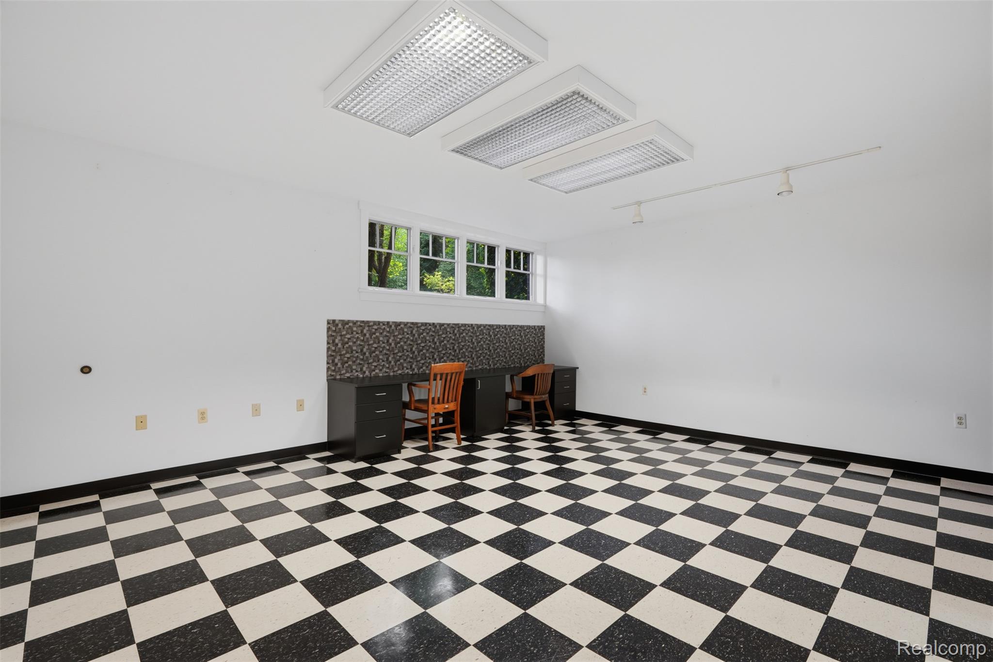 8861 Pleasantview