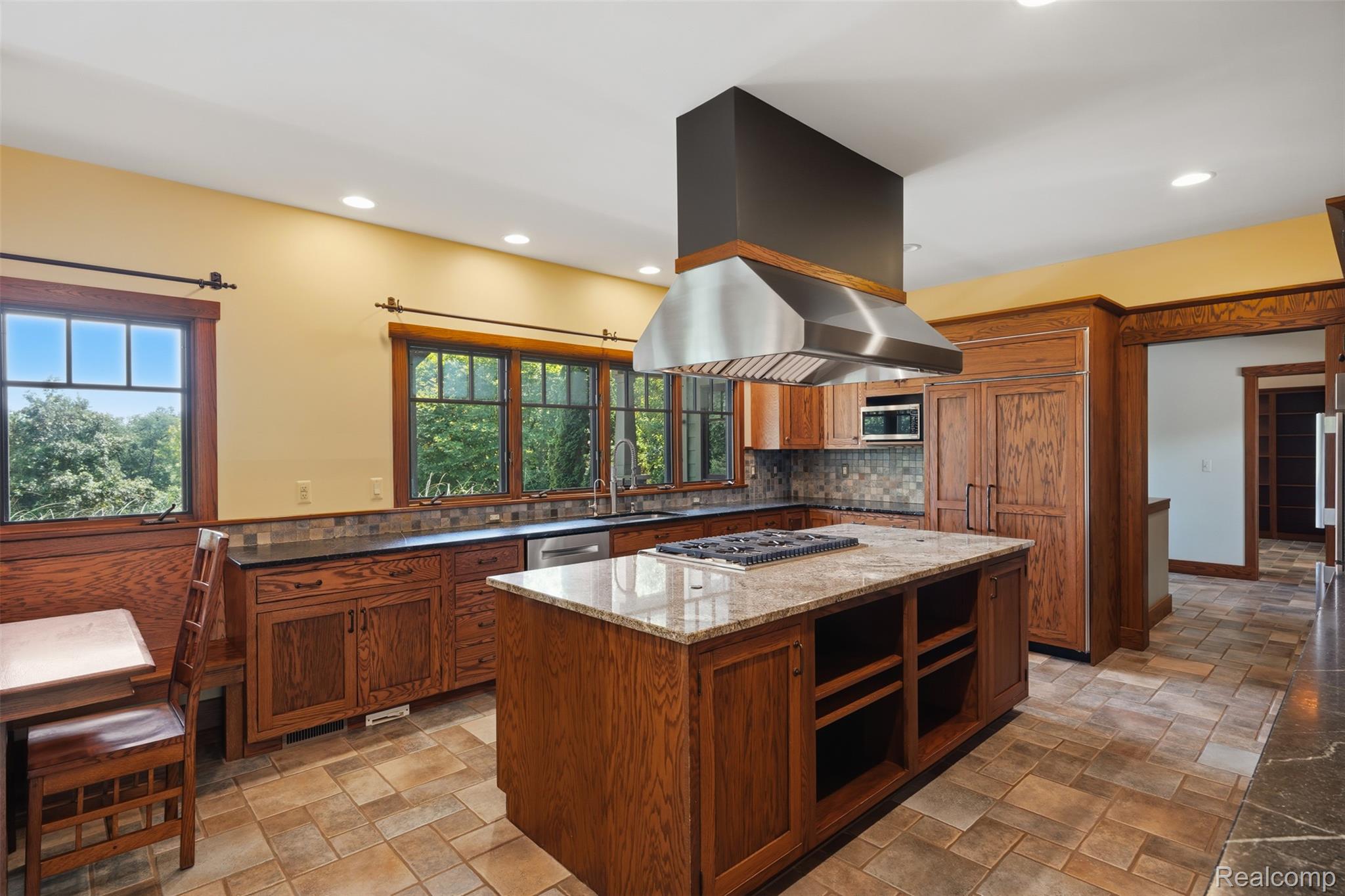 8861 Pleasantview