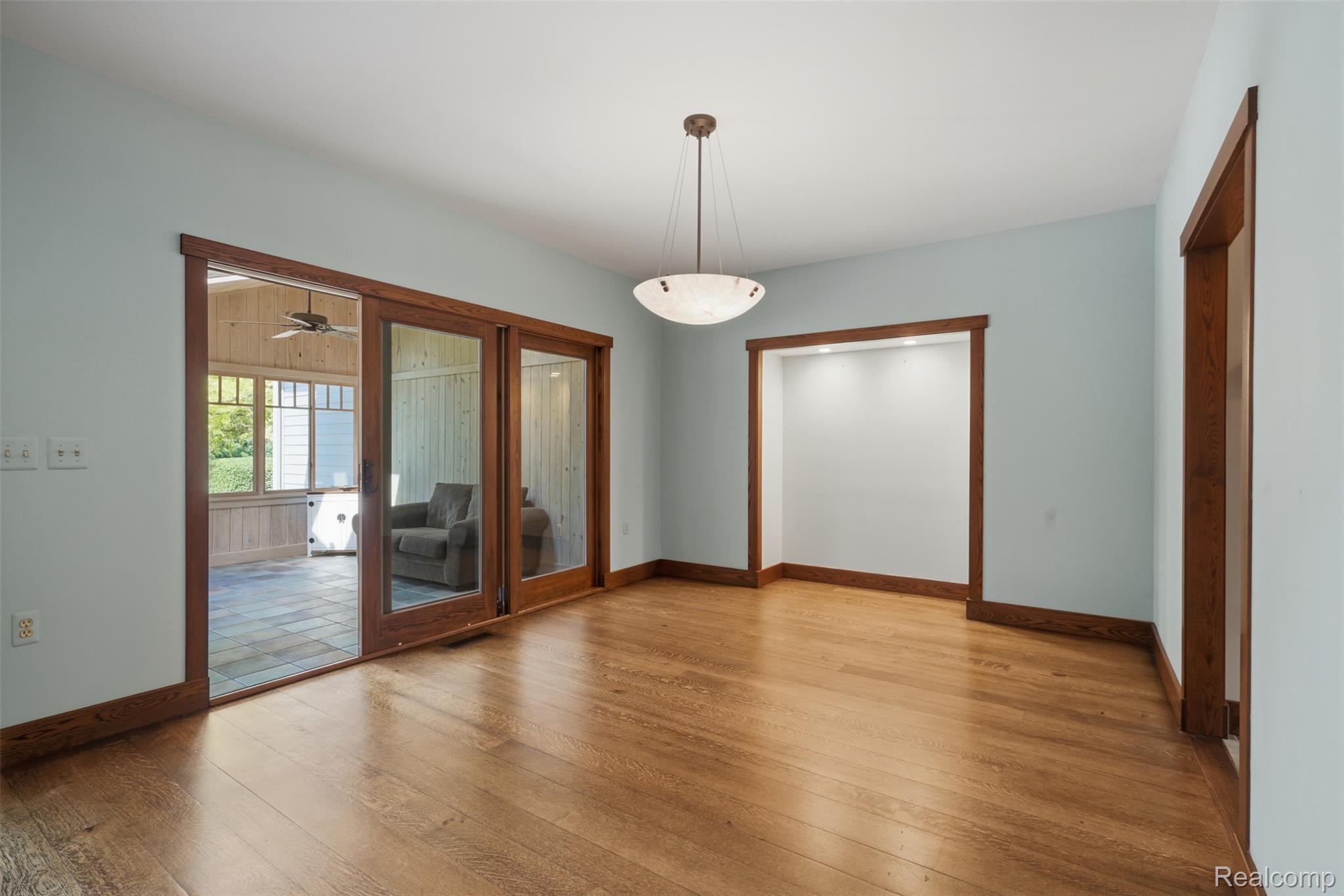 8861 Pleasantview